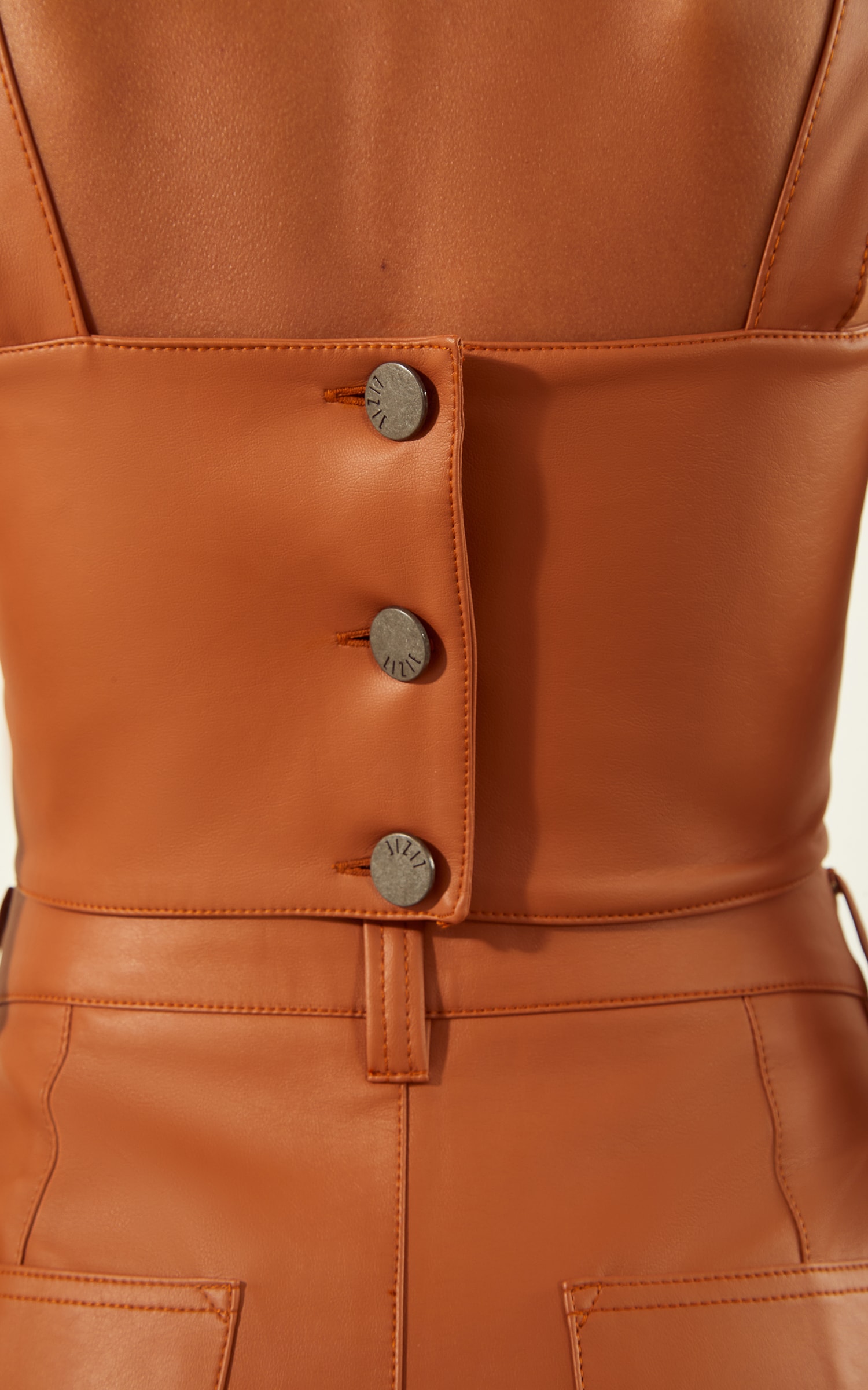 Cropped Pesponto Like Leather Caramelo