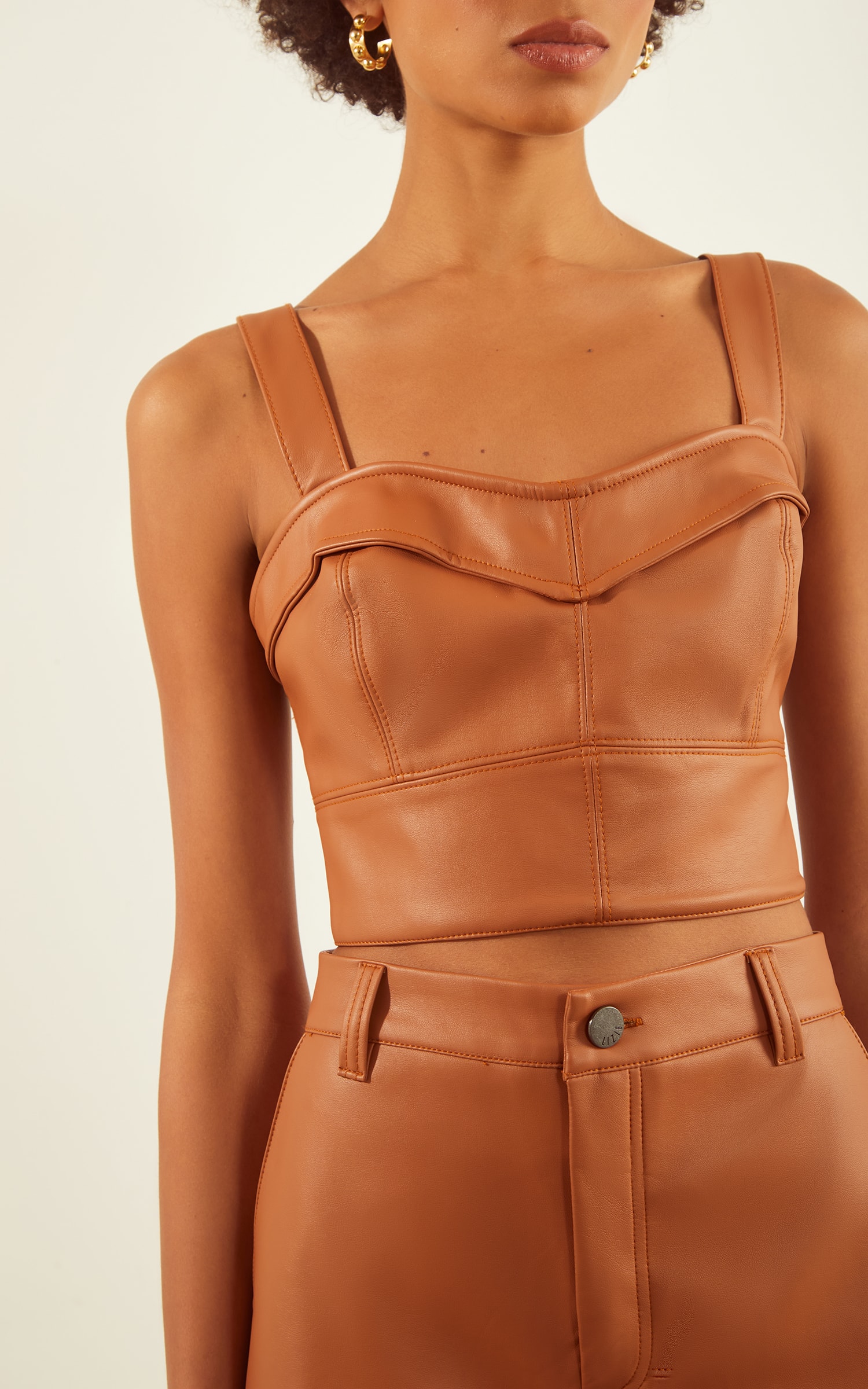 Cropped Pesponto Like Leather Caramelo