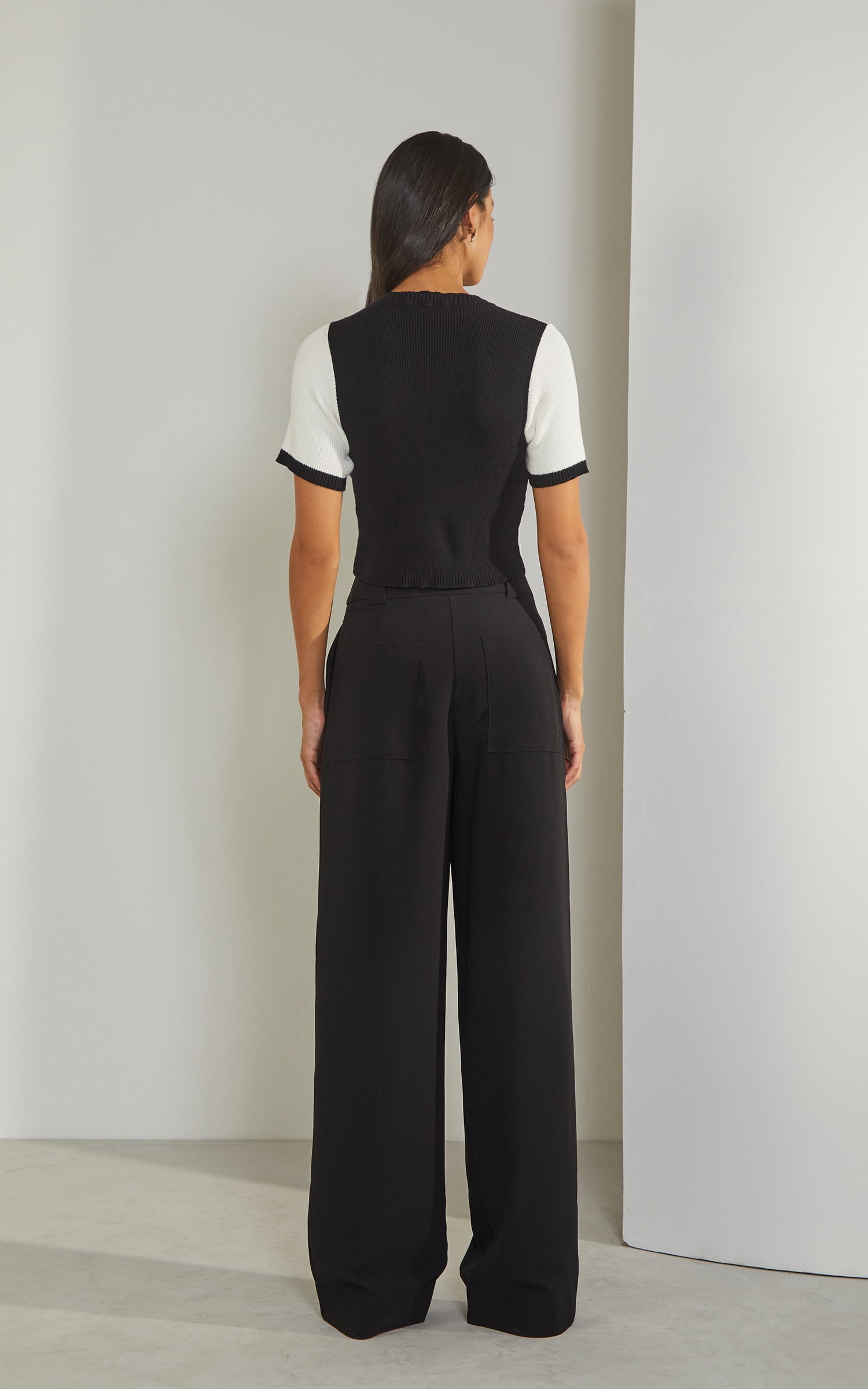Cropped Tricot Bicolor Preto e Off