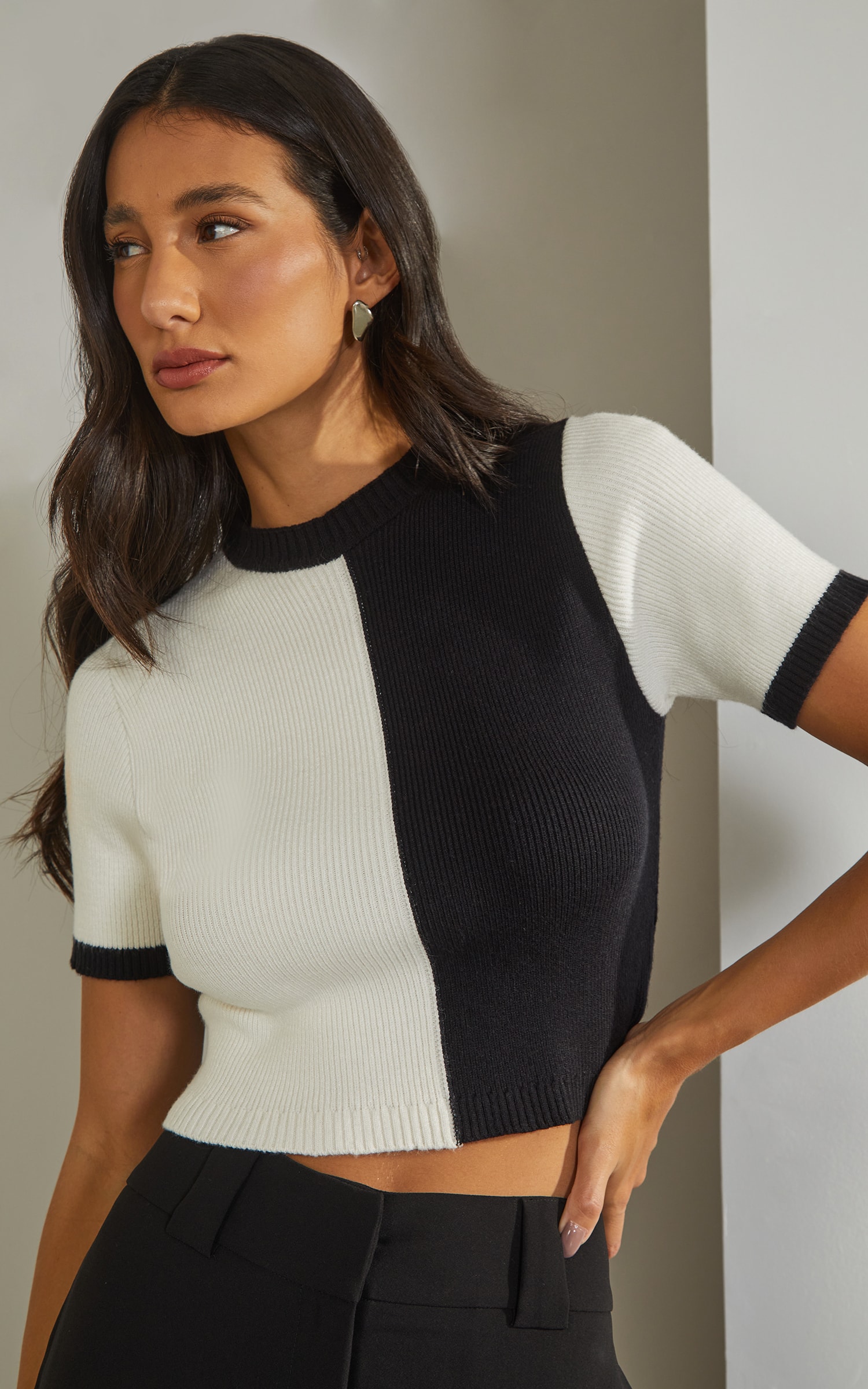 Cropped Tricot Bicolor Preto e Off