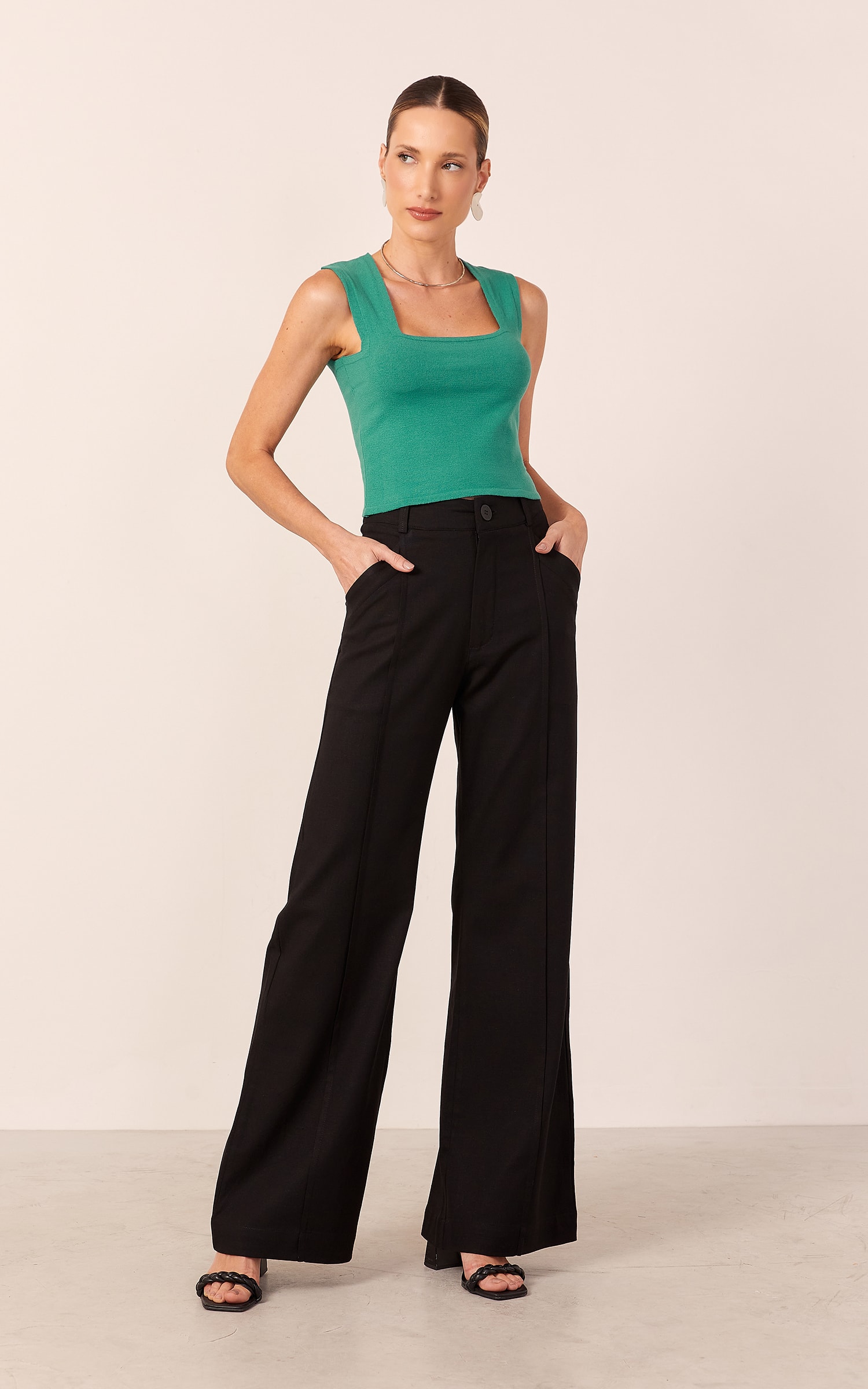 Cropped Tricot Decote Trapézio Verde Esmeralda