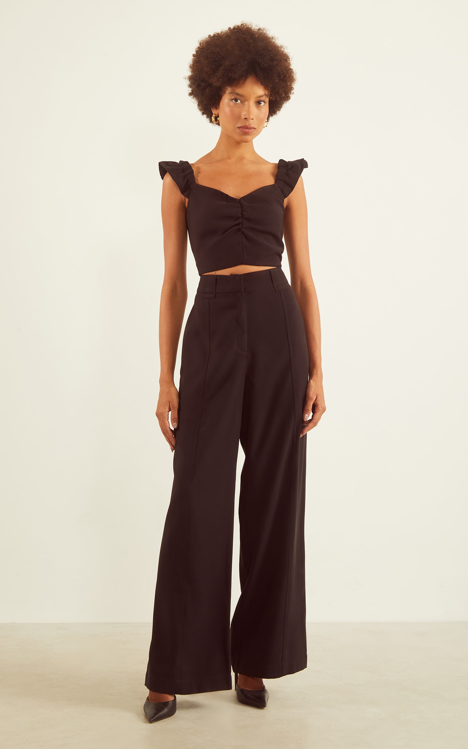 Cropped Velvet Detalhe Busto Preto
