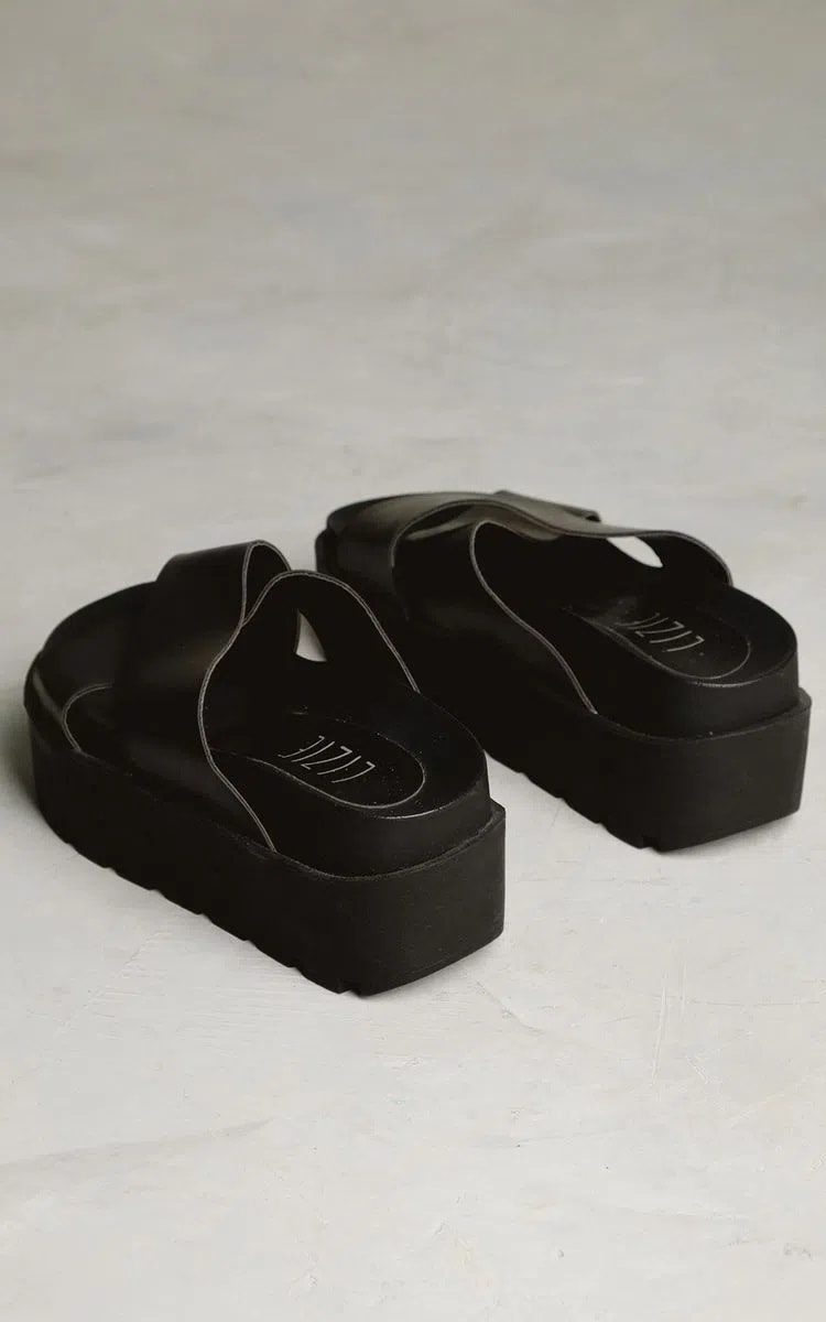 Flat x Preto