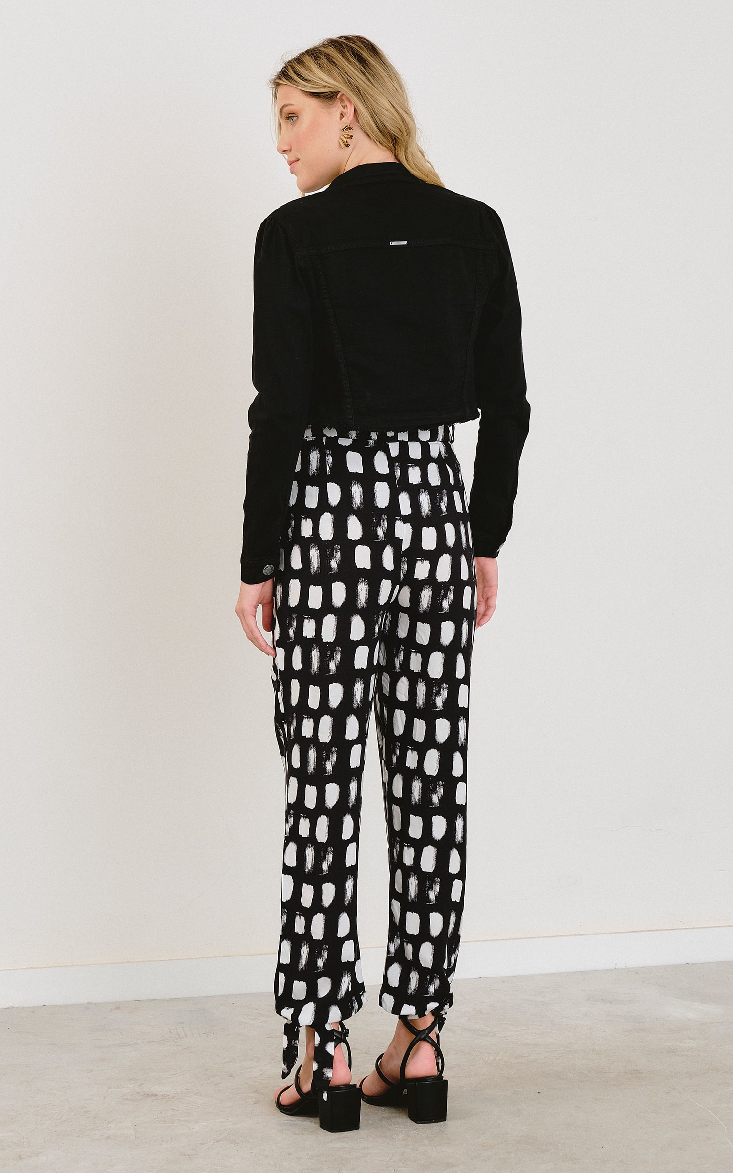 Jaqueta Cropped Caju Preto