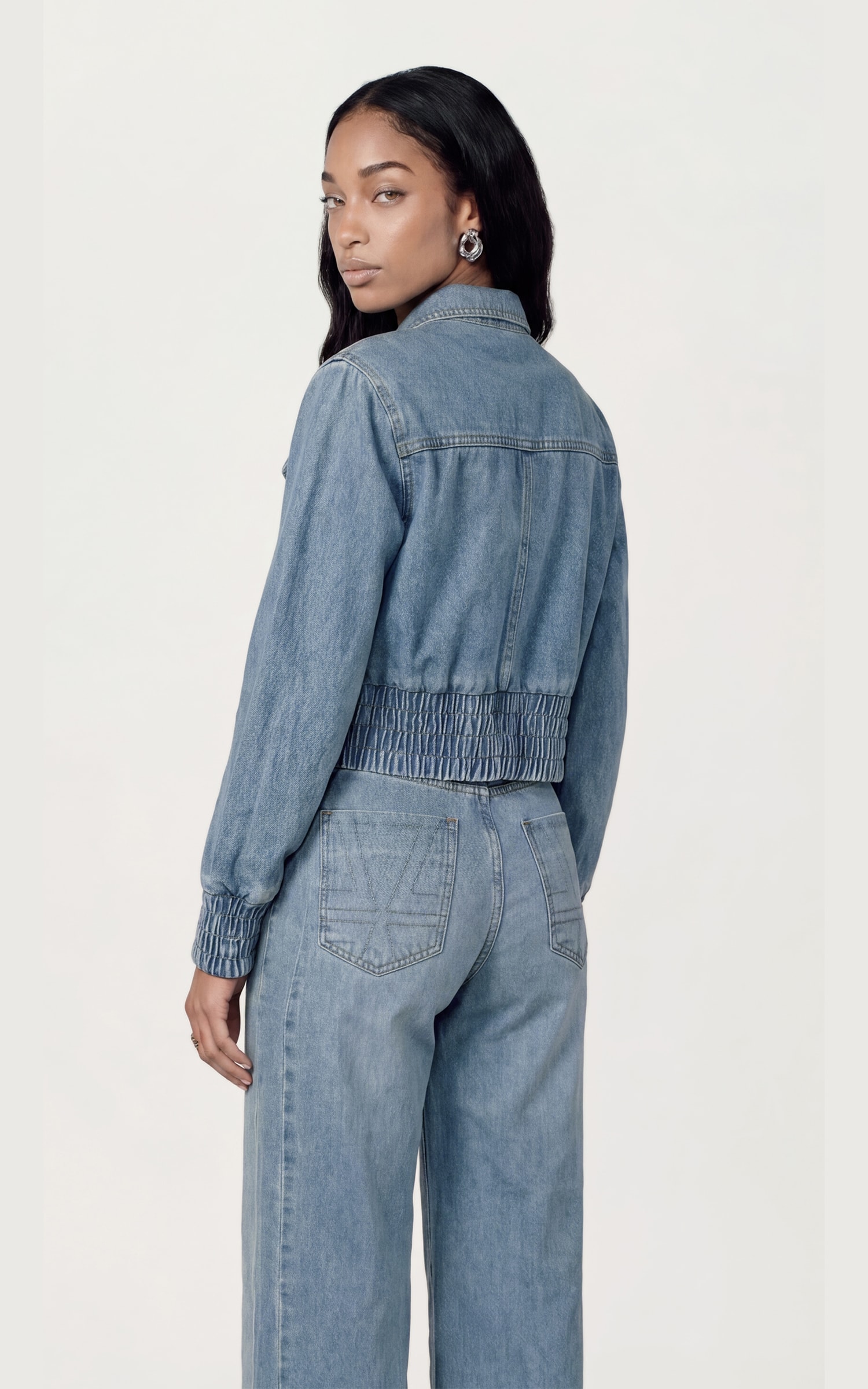 Jaqueta Jeans Barra Detalhe Jeans Medio