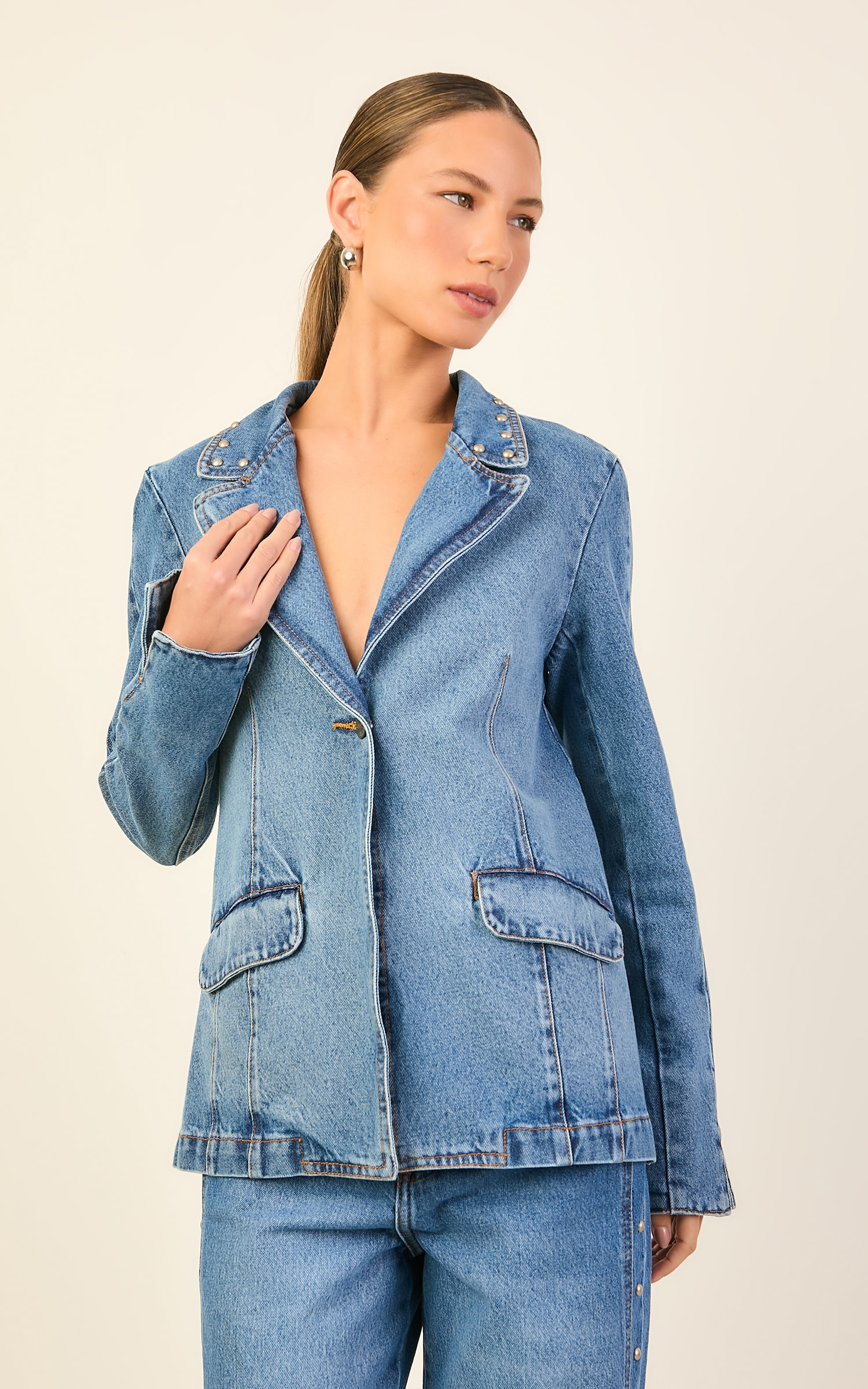 Jaqueta Jeans Rebite Bola Jeans Medio