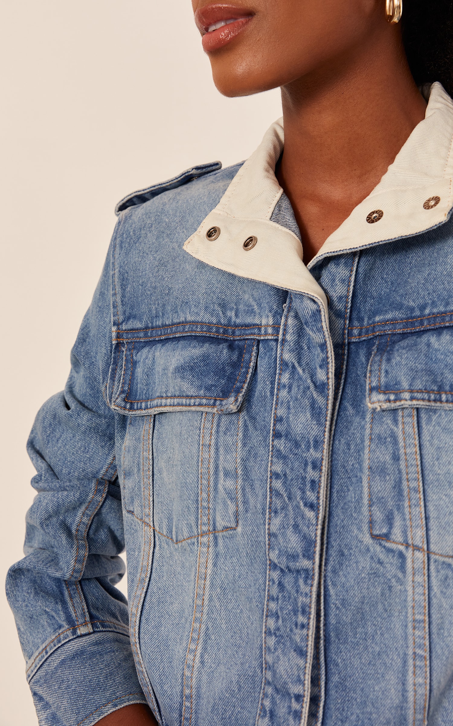 Jaqueta Ombreira Jeans Claro