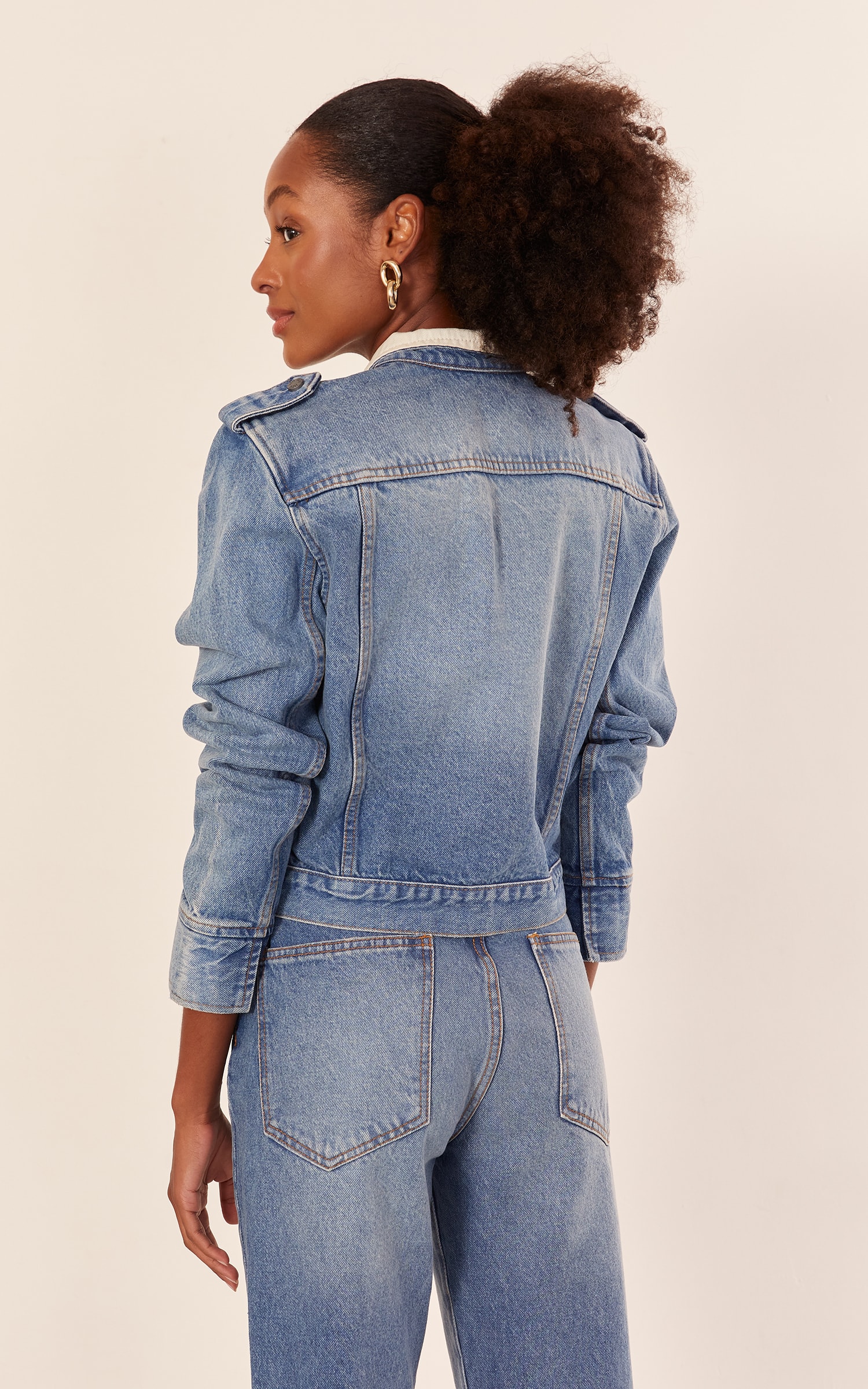 Jaqueta Ombreira Jeans Claro