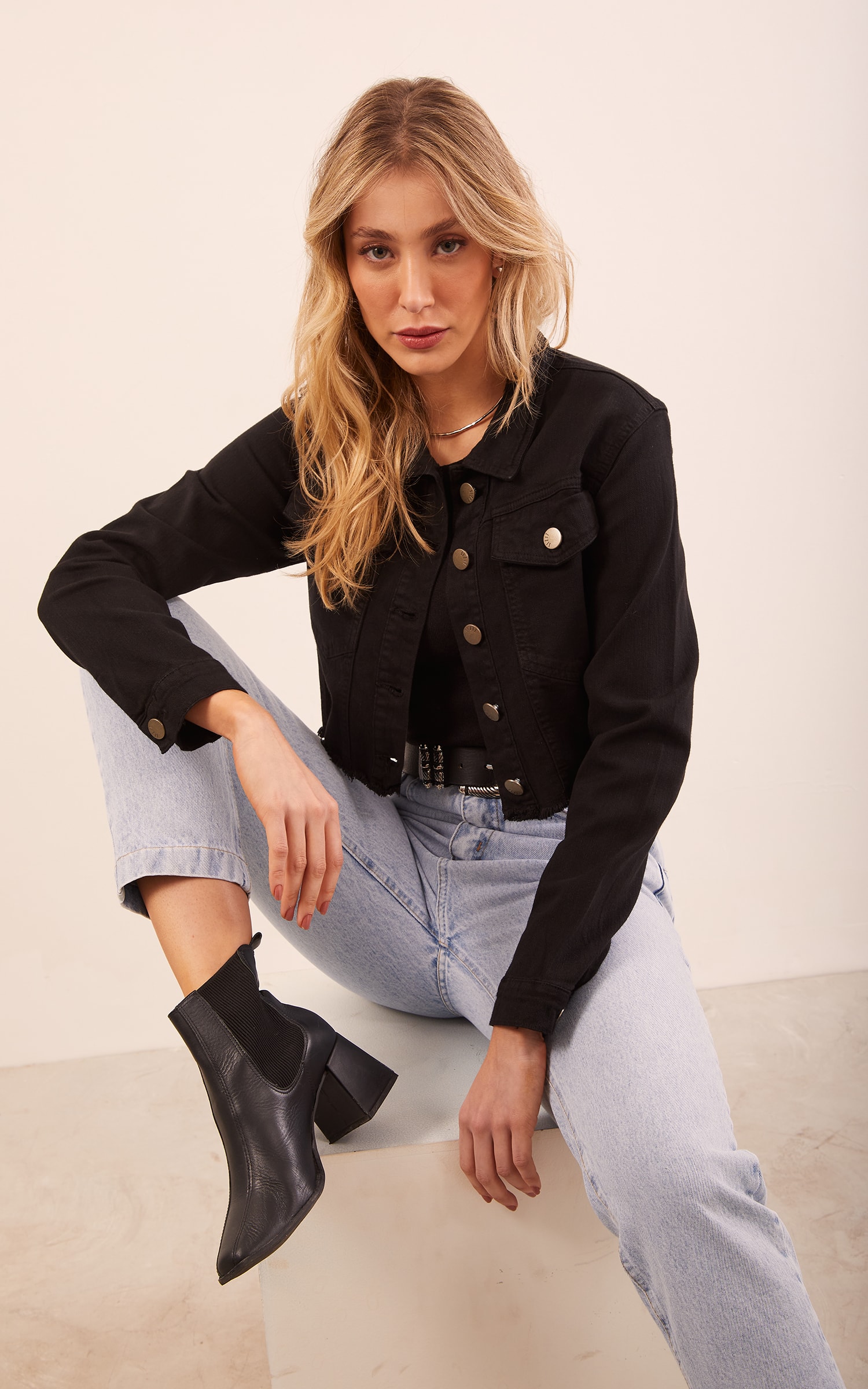 Jaqueta Sarja Cropped Preto