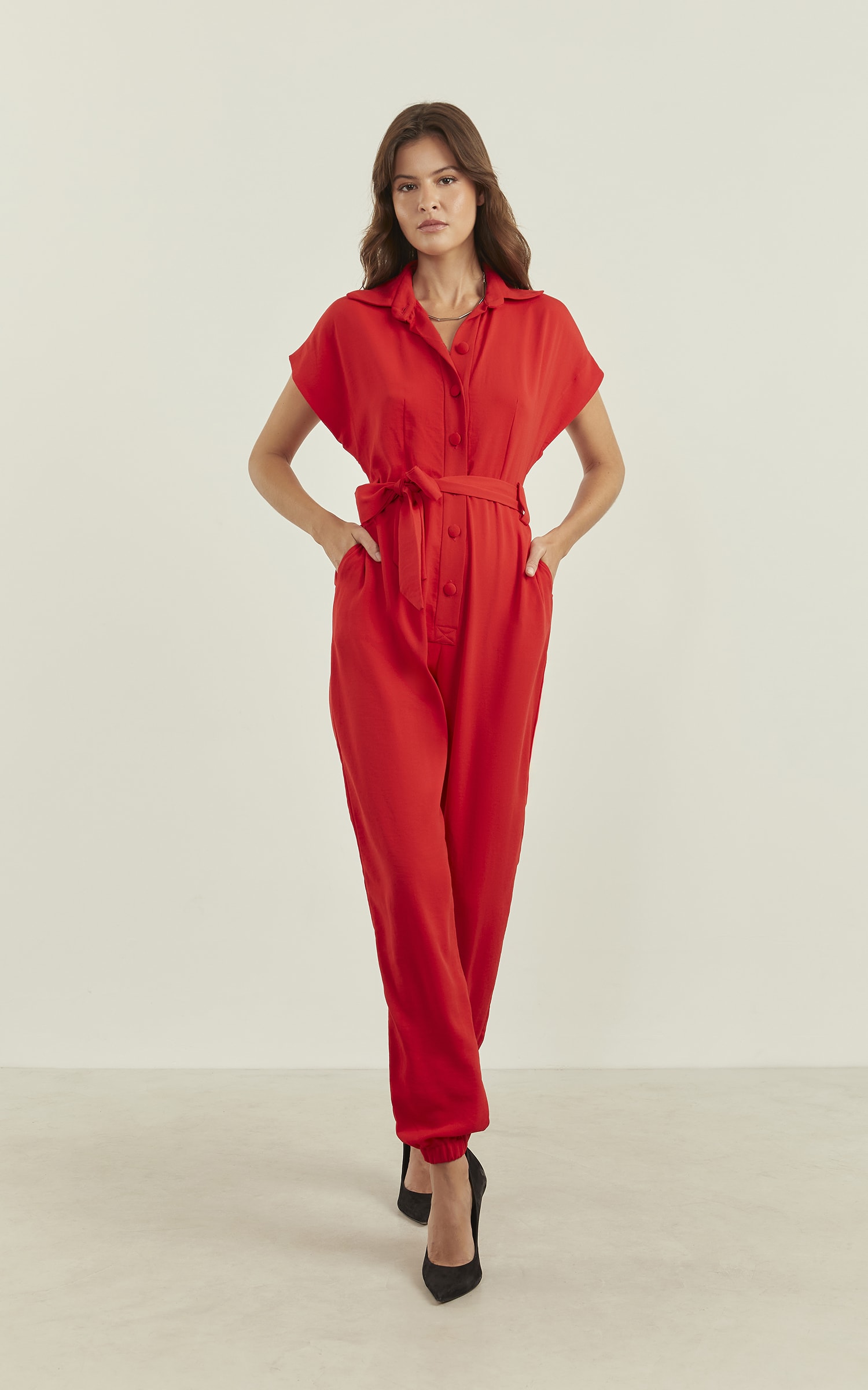 Macacão Botões Com Faixa Vermelho