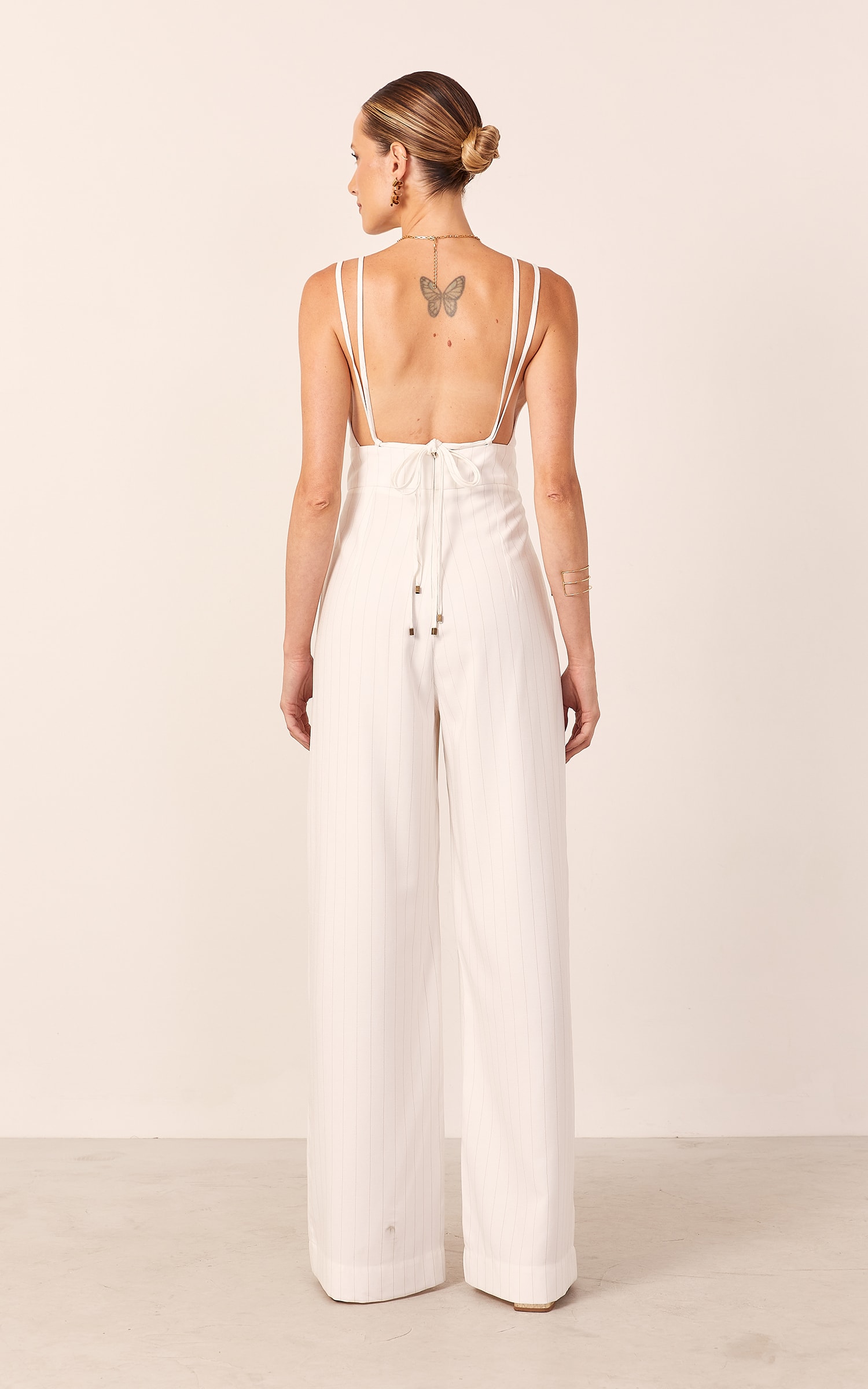 Macacão Elemento Decote Costas Off White
