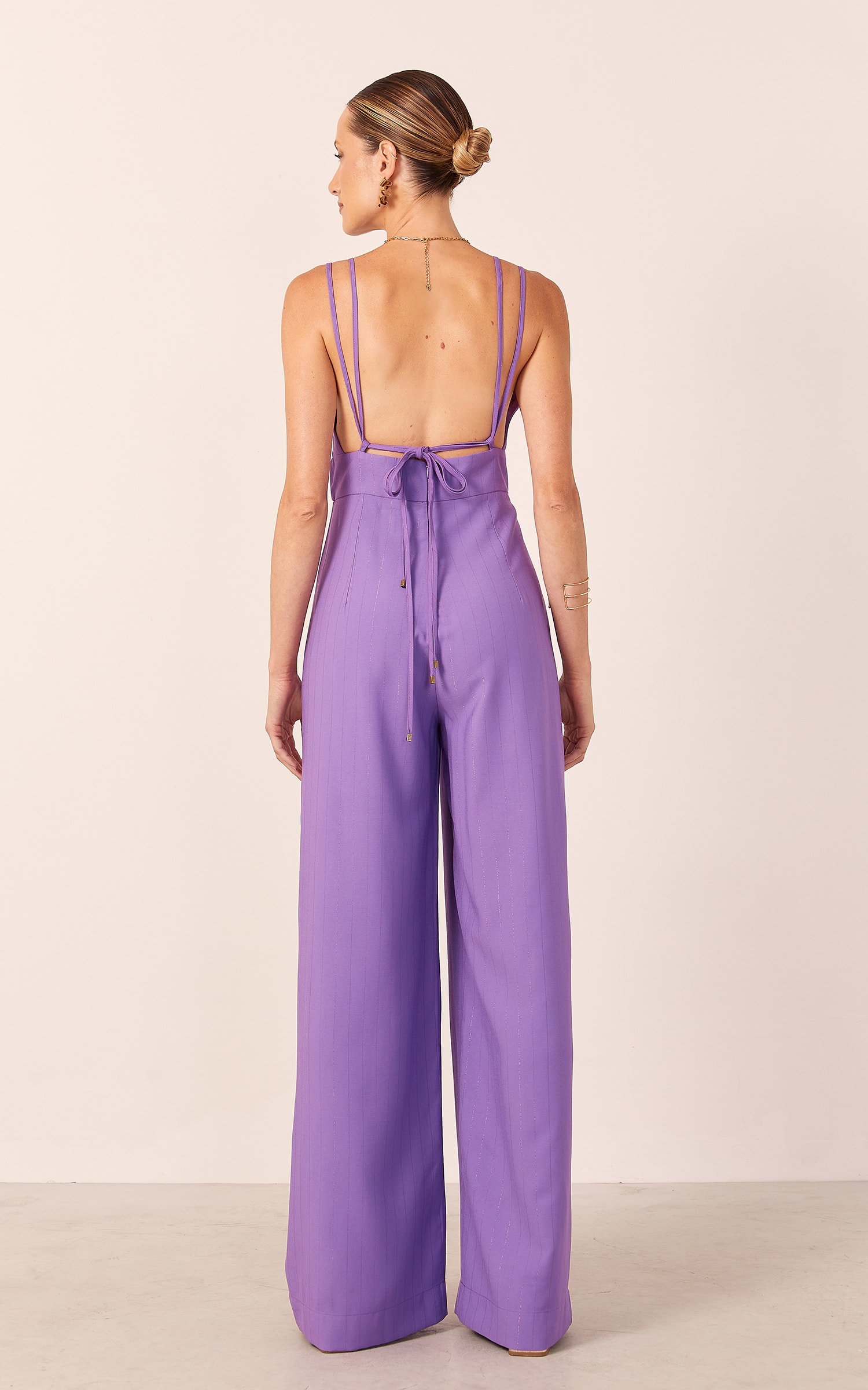 Macacão Elemento Decote Costas Violeta