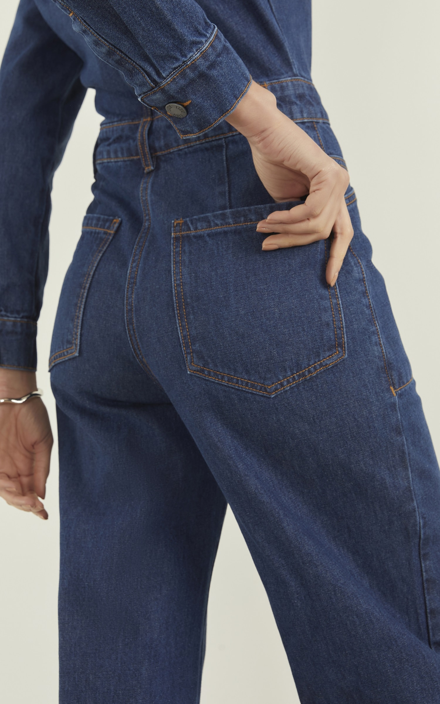 Macacão Recortes Jeans