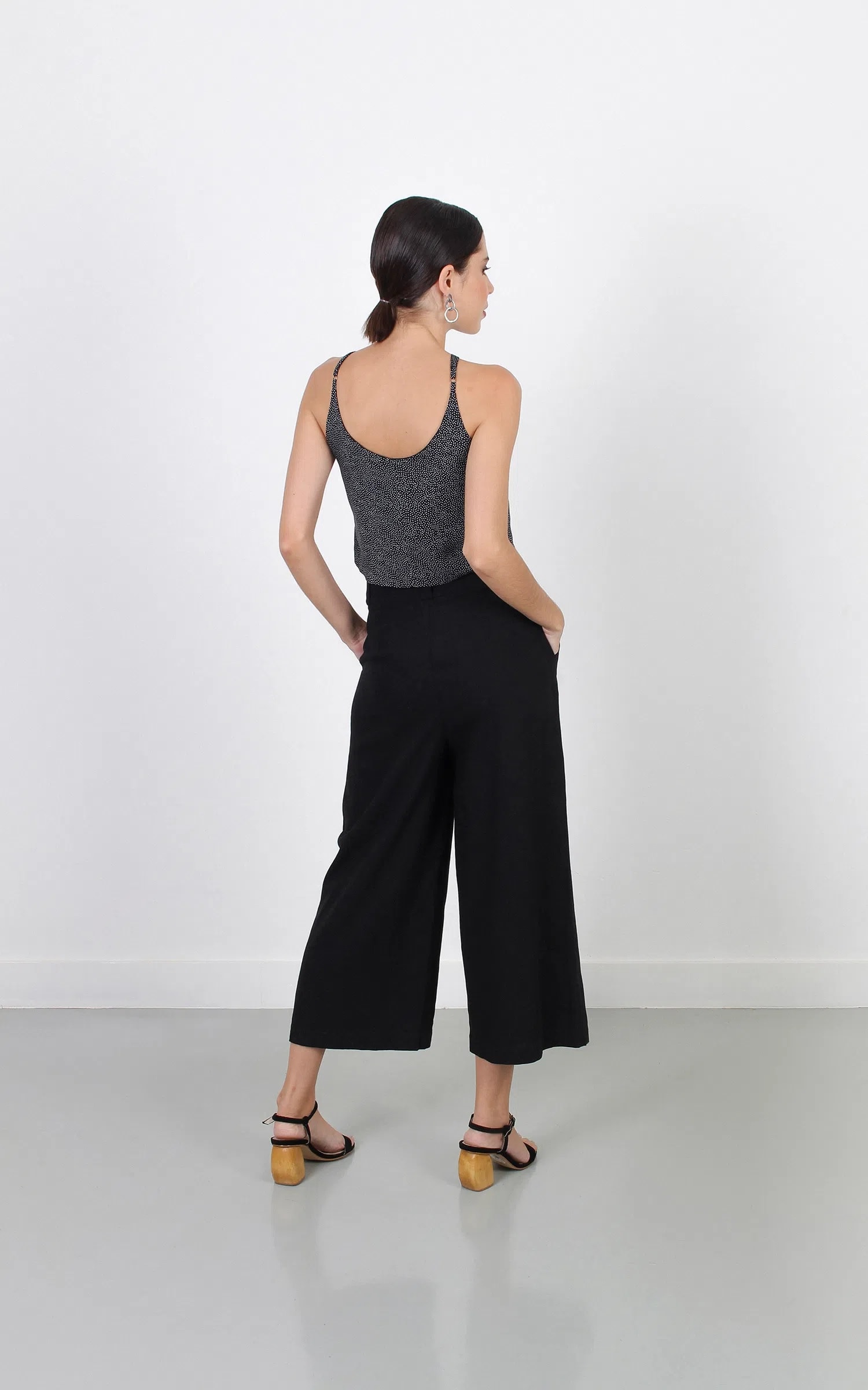Pantacourt Linho Rustic Preto