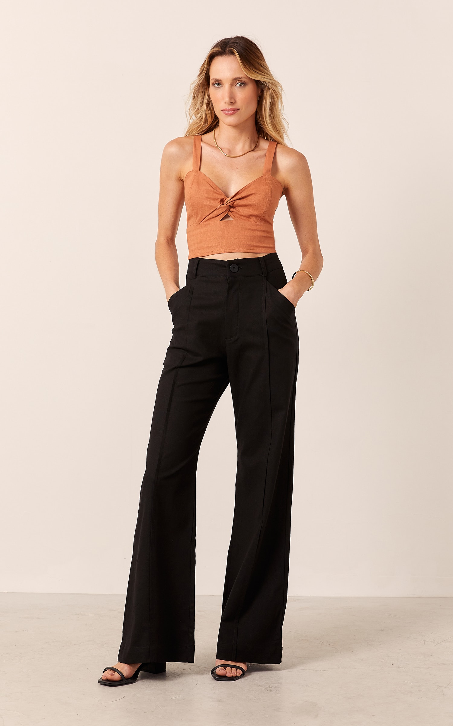 Pantalona Raízes Detalhe Vivo Preto