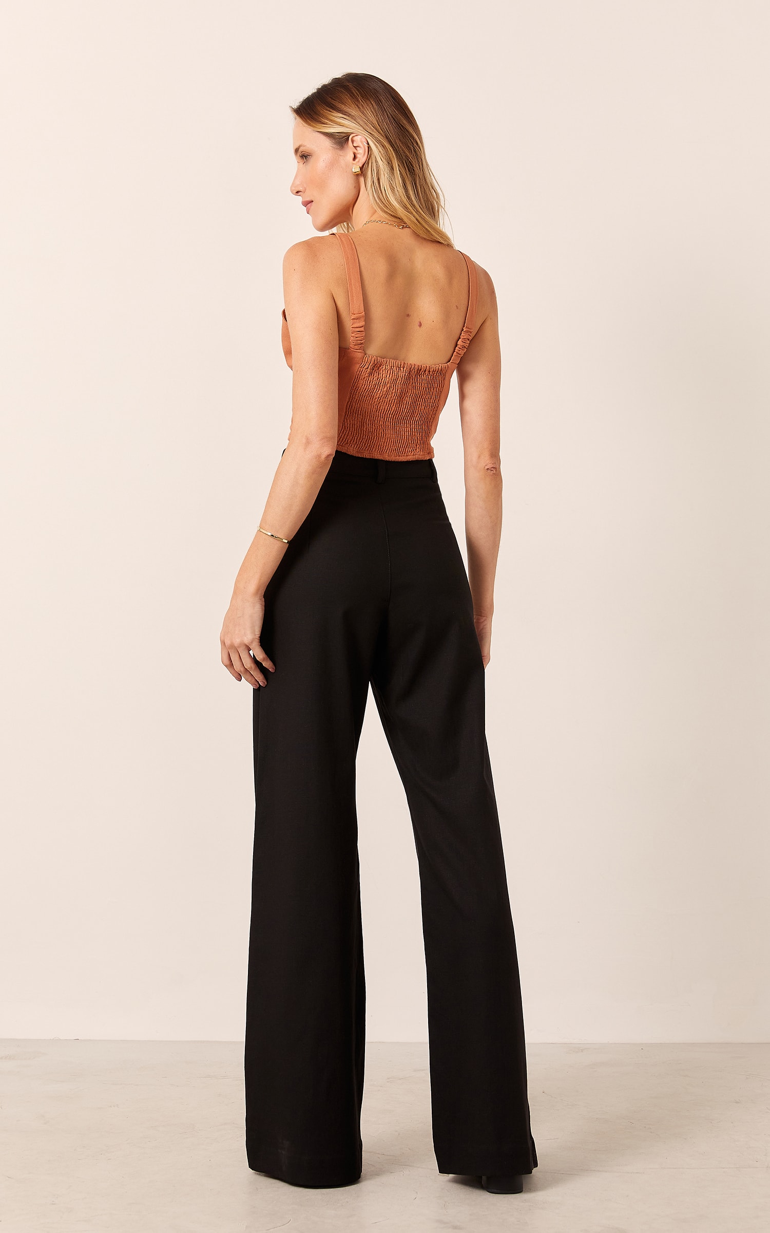 Pantalona Raízes Detalhe Vivo Preto