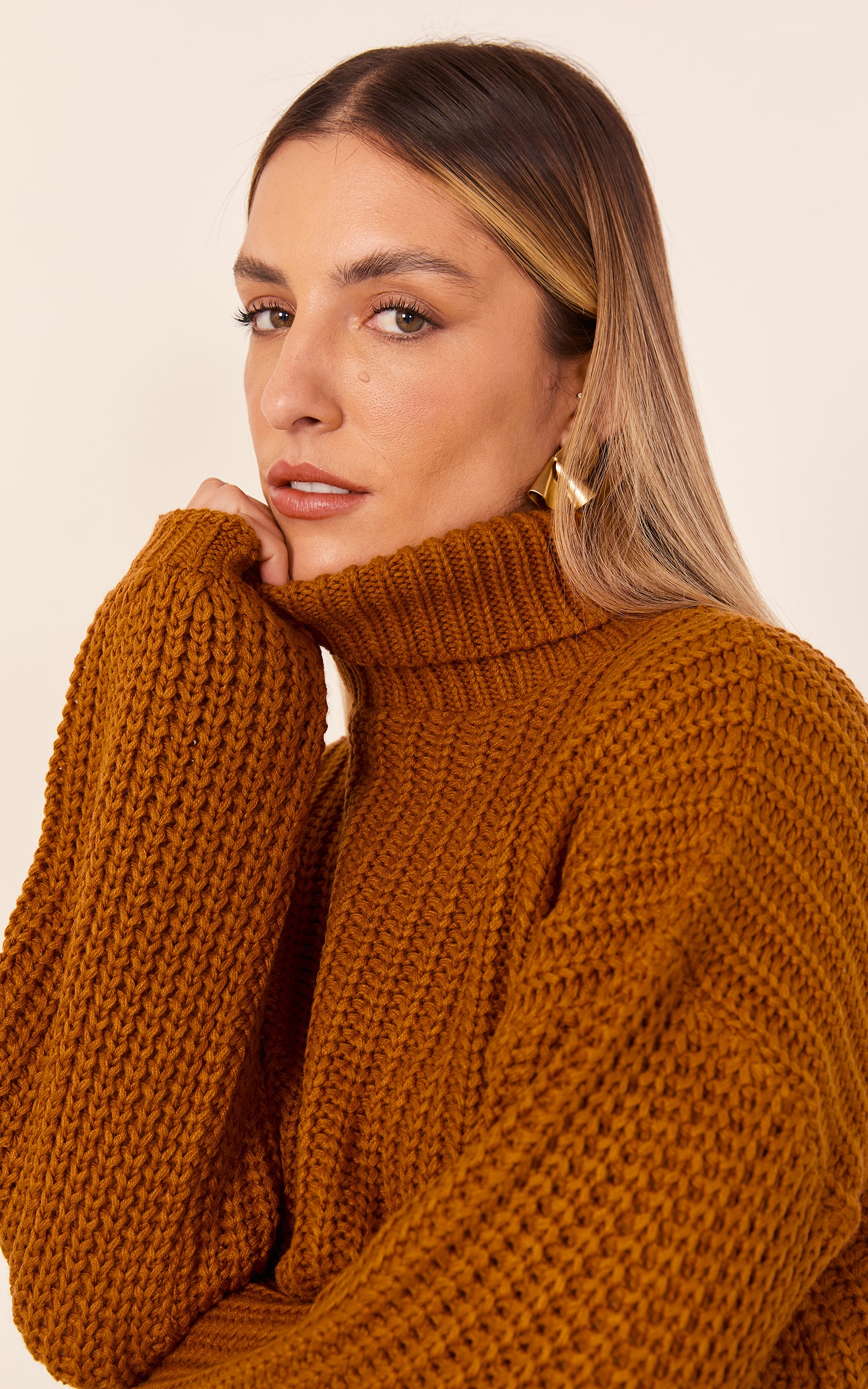 Pull Quadrado Gola Alta Caramelo