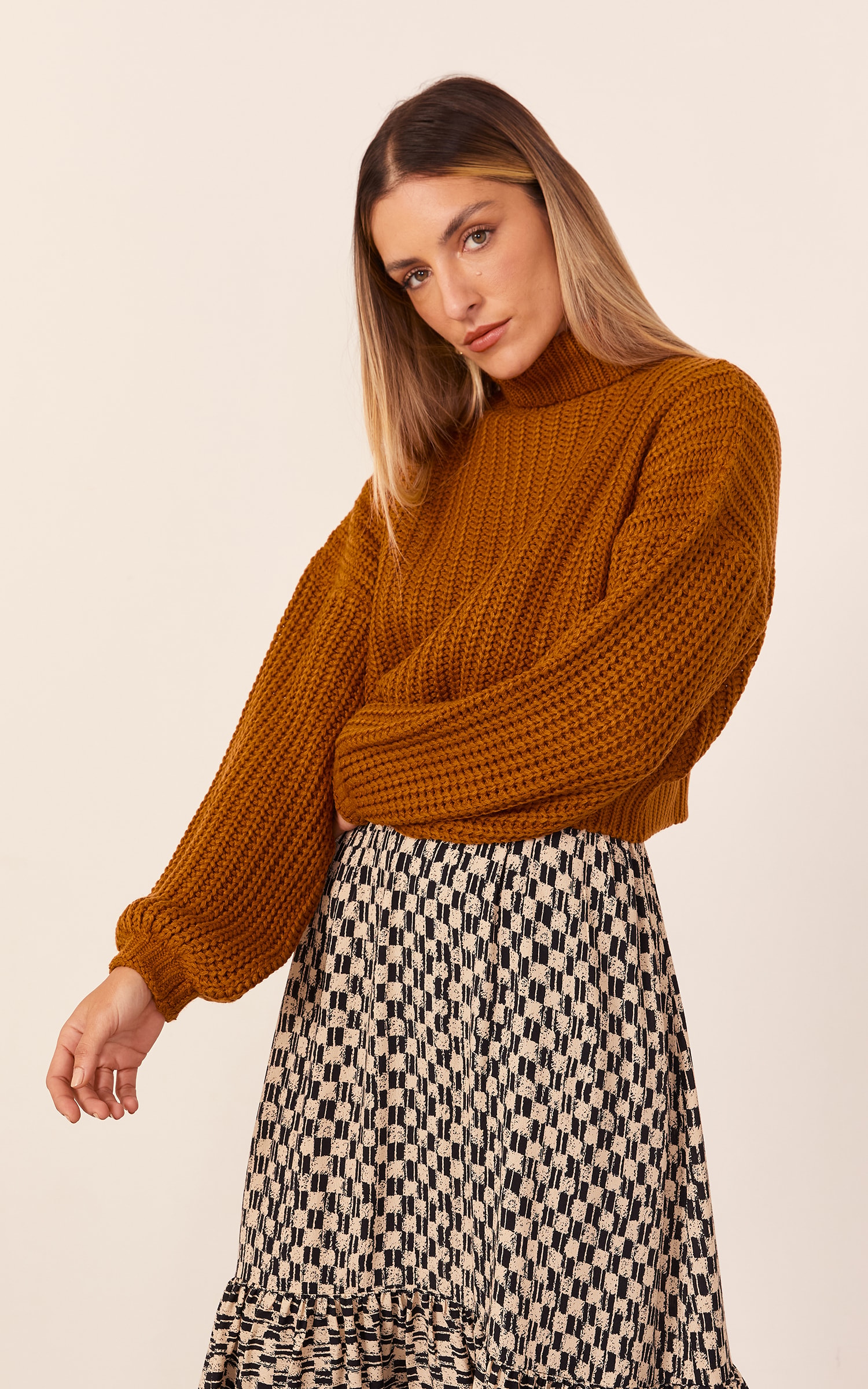 Pull Quadrado Gola Alta Caramelo