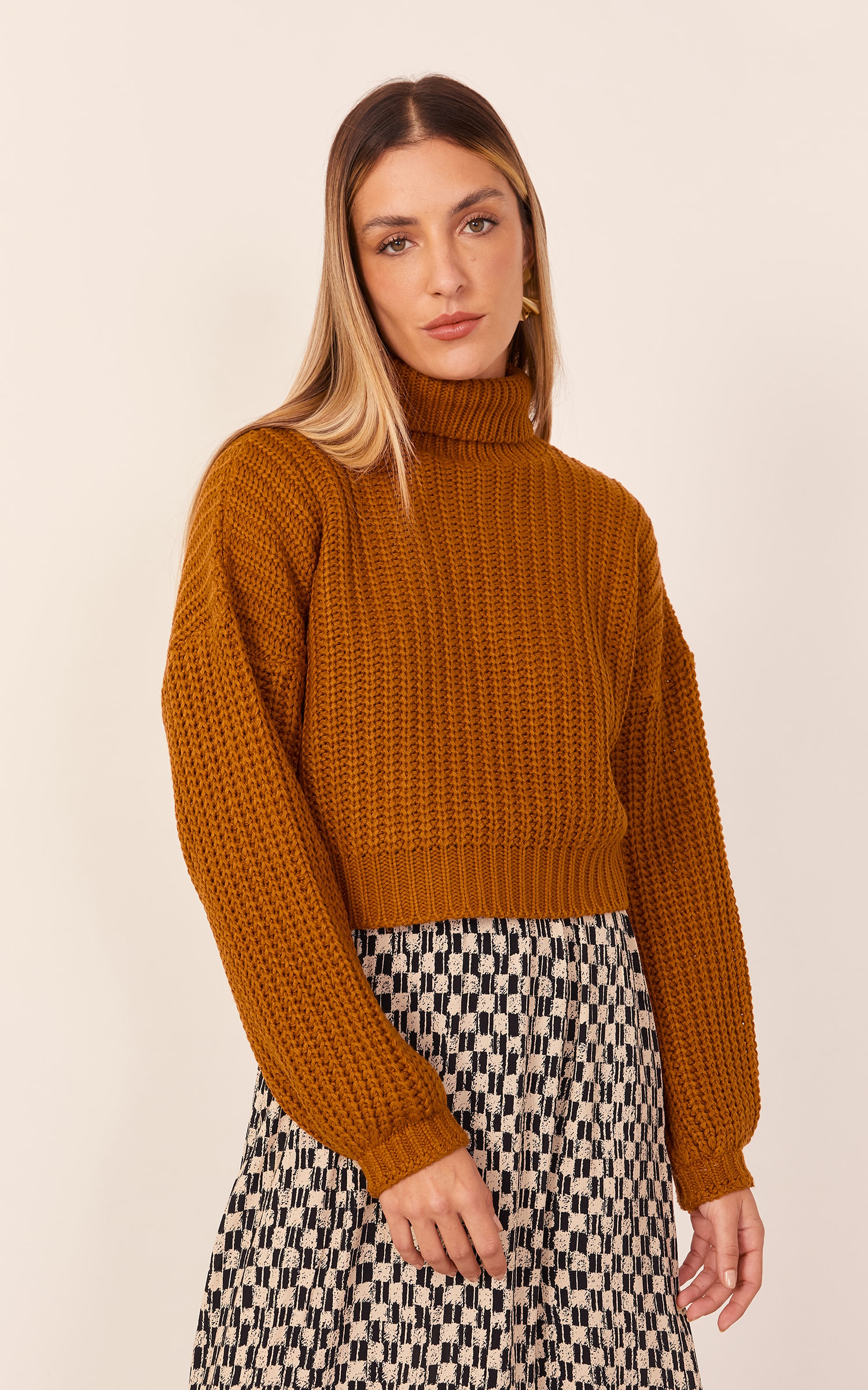 Pull Quadrado Gola Alta Caramelo