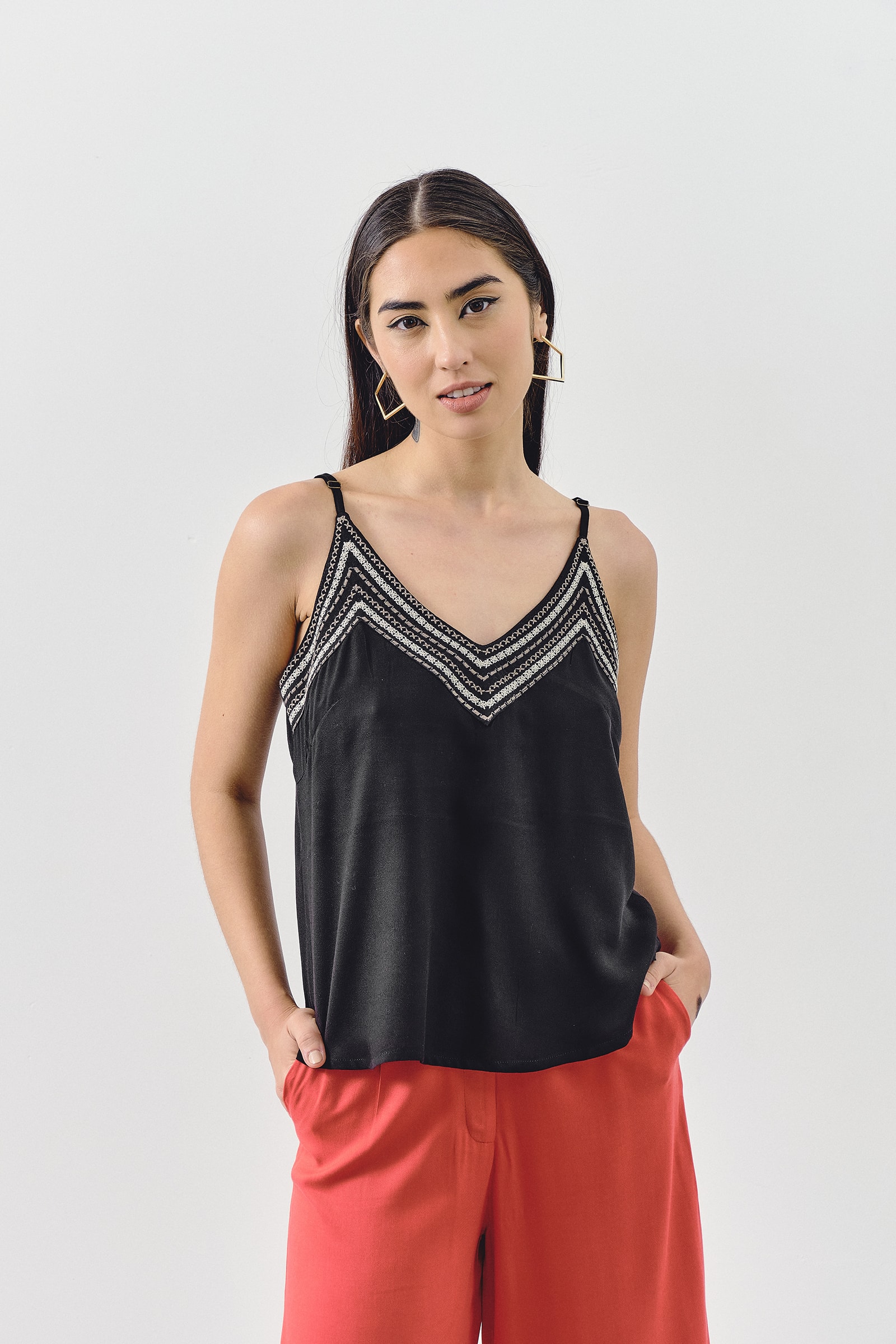 Regata Bordado Preto