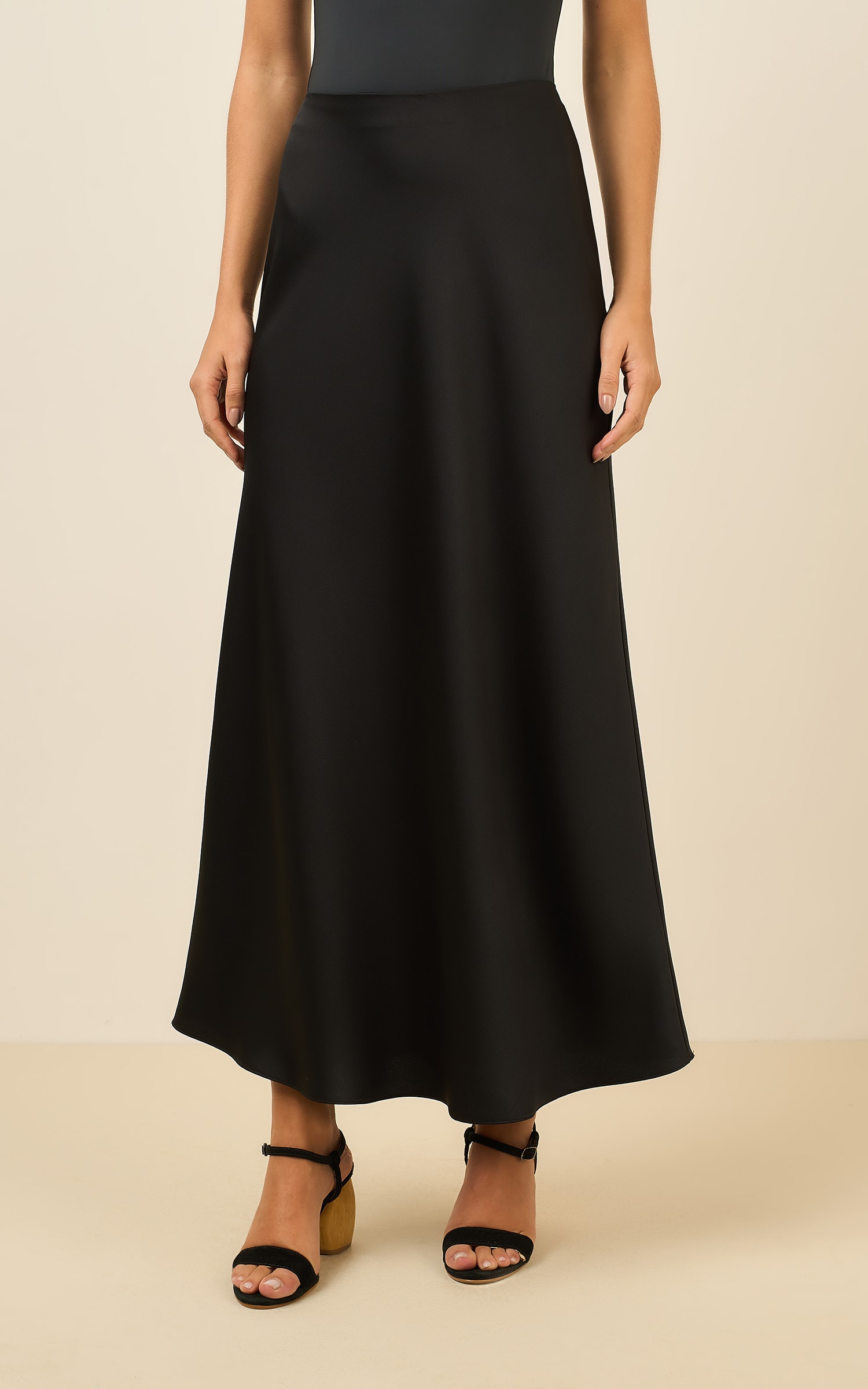 Saia Cropped Creative Preto