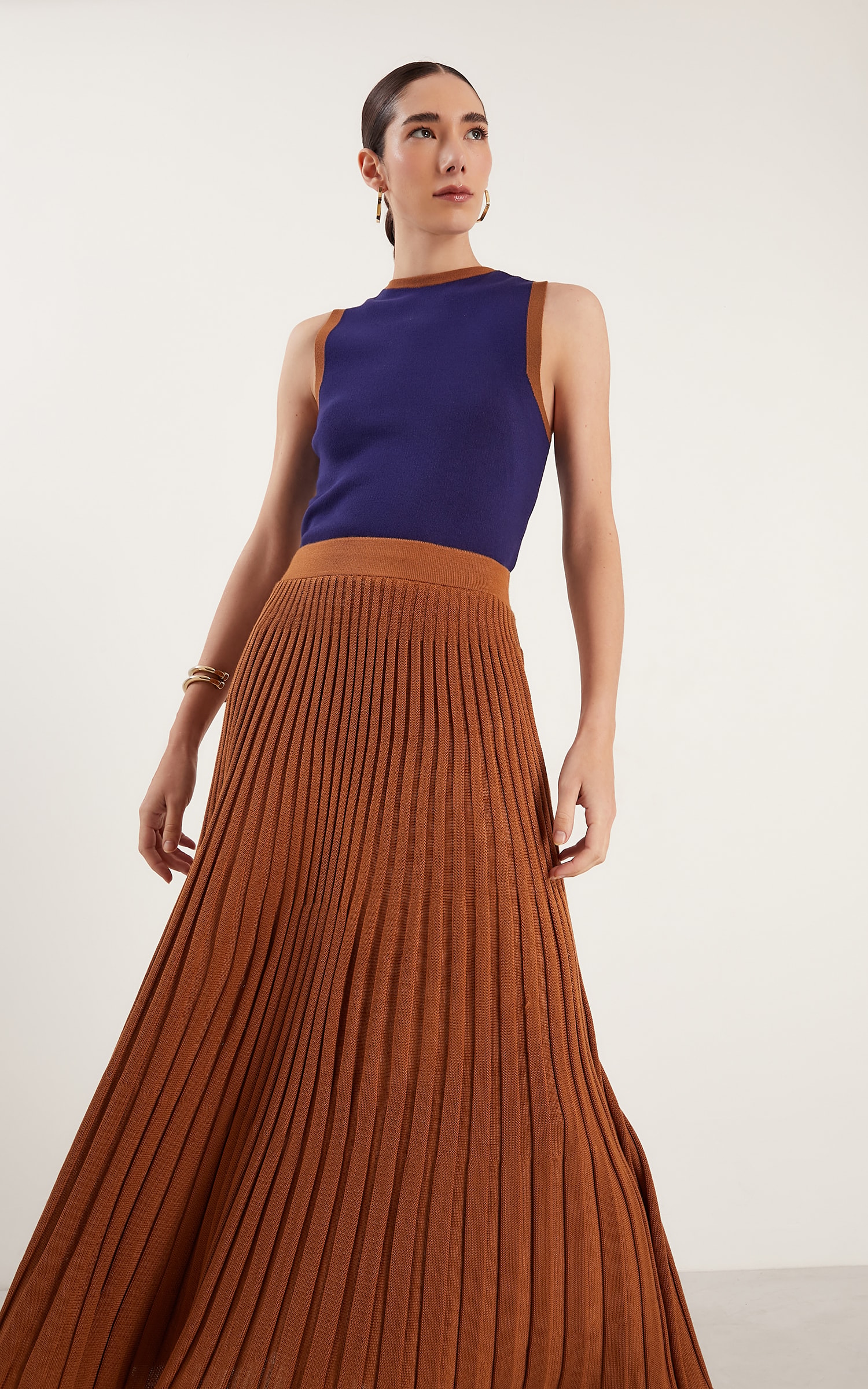 Saia Midi Tricot Plissada Caramelo