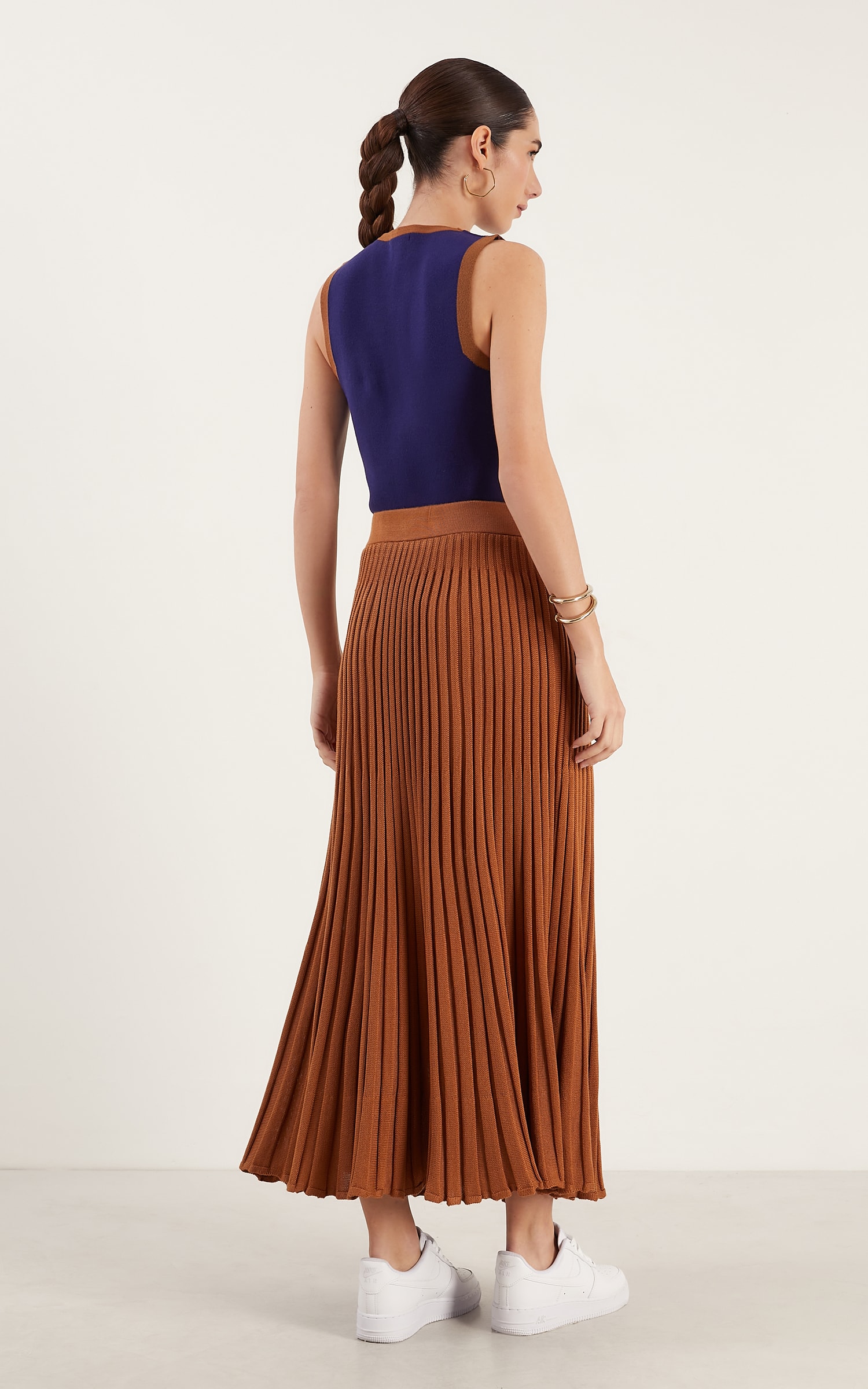 Saia Midi Tricot Plissada Caramelo