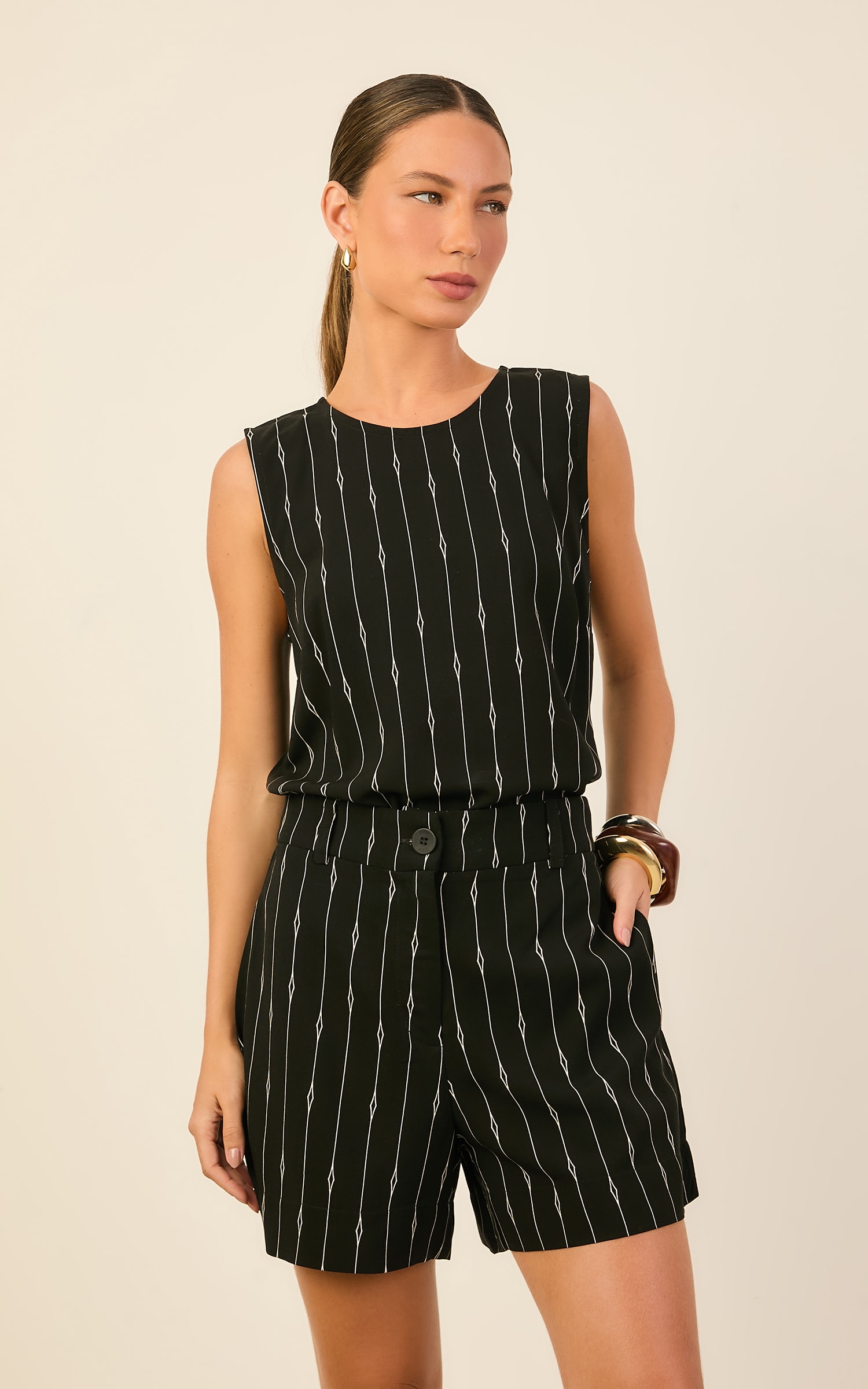 Short Basic Tela Preto
