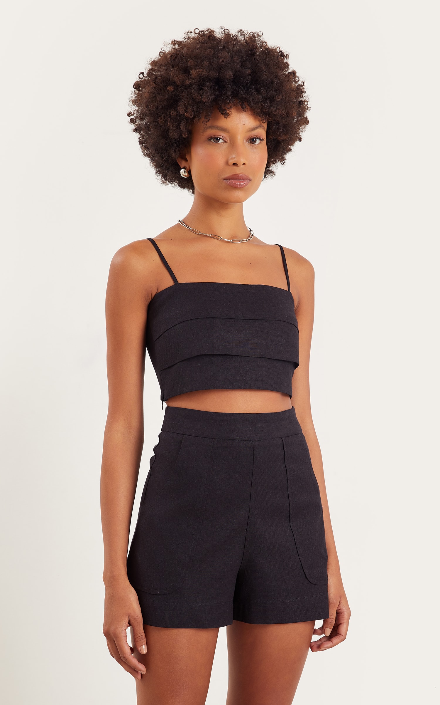 Short Bolso Linho Preto