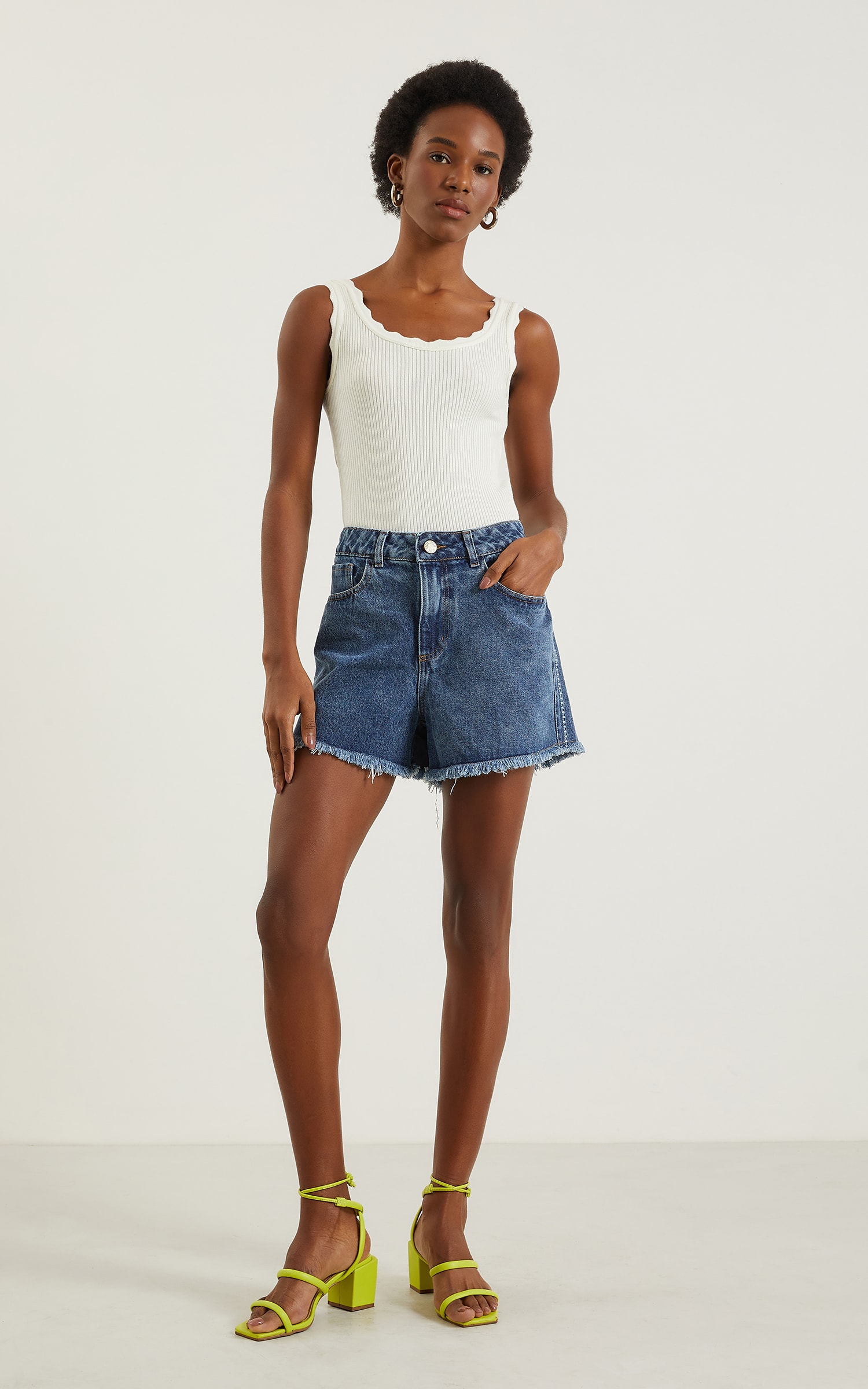 Short Bordado Jeans