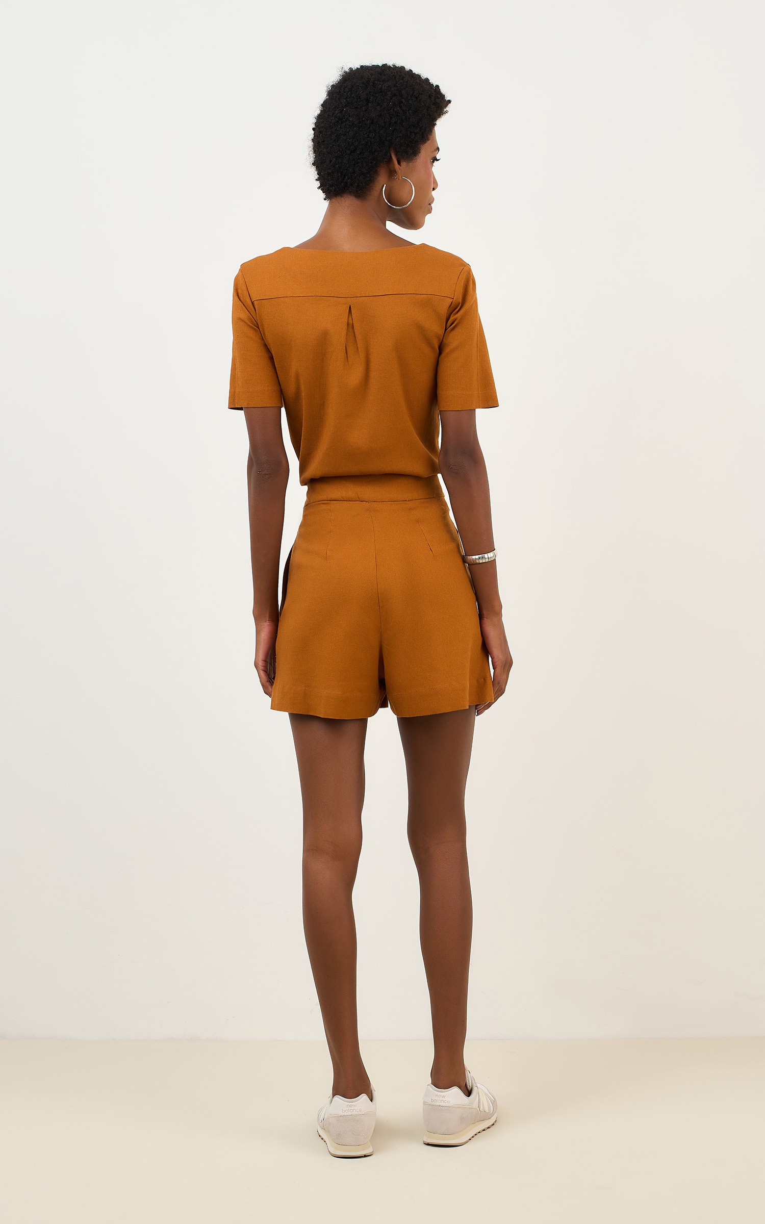 Short Botoes Orvalho Caramelo