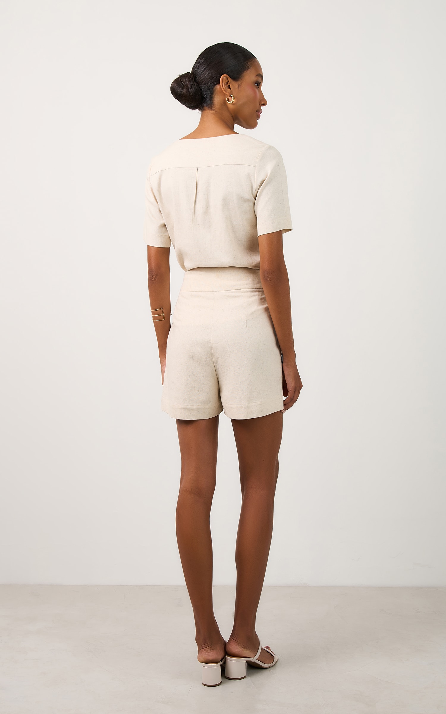 Short Botoes Orvalho Natural