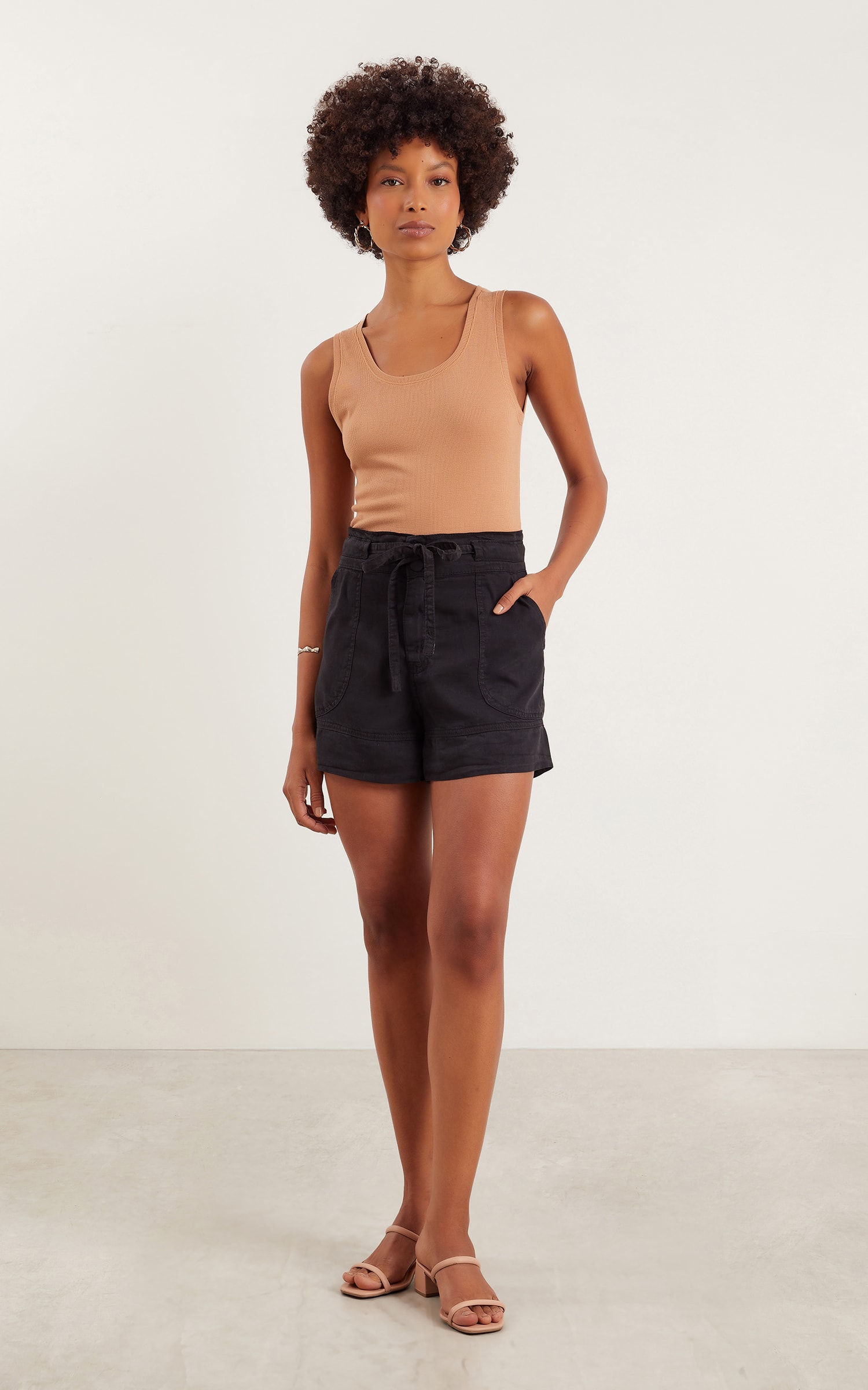Short Clochard Bolsos Frontais Preto