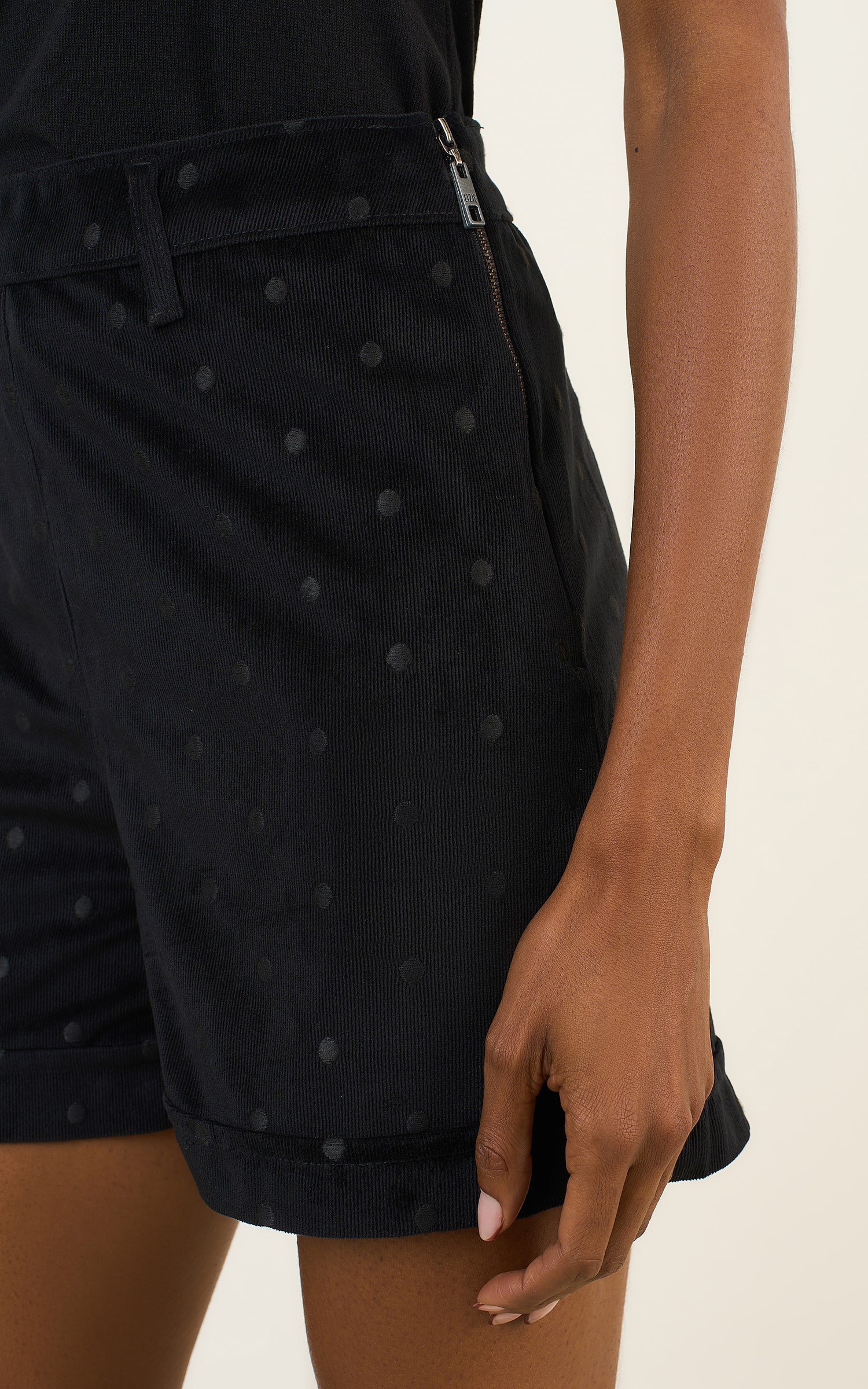 Short Cotele Bordado Preto