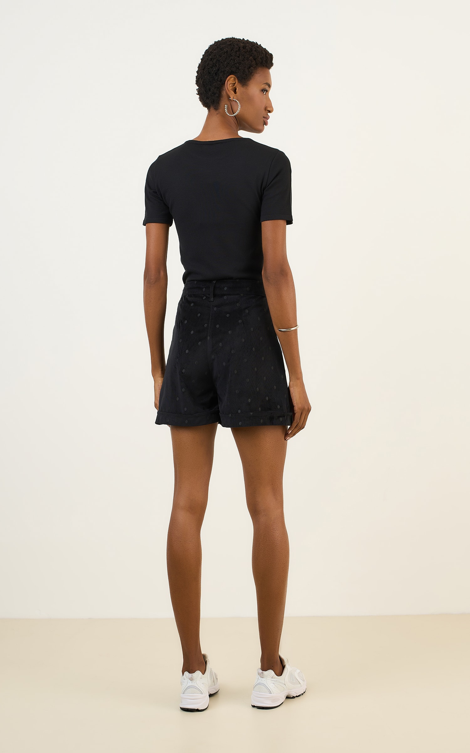 Short Cotele Bordado Preto