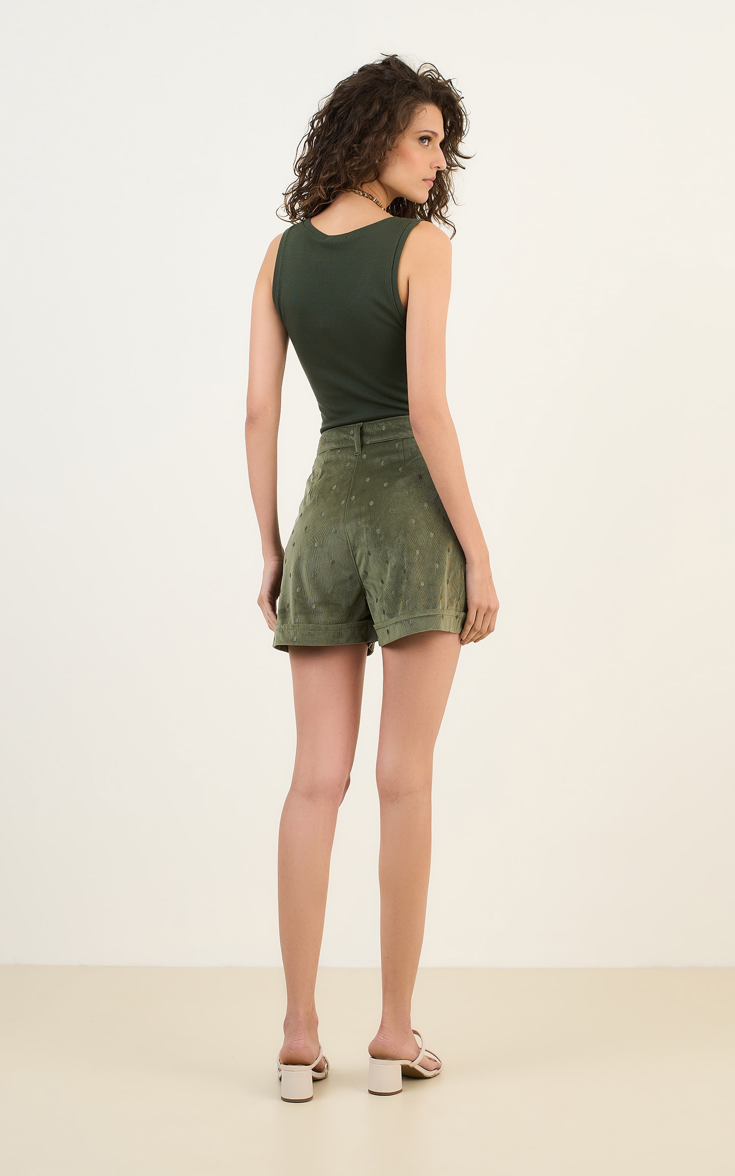 Short Cotele Bordado Verde Musgo