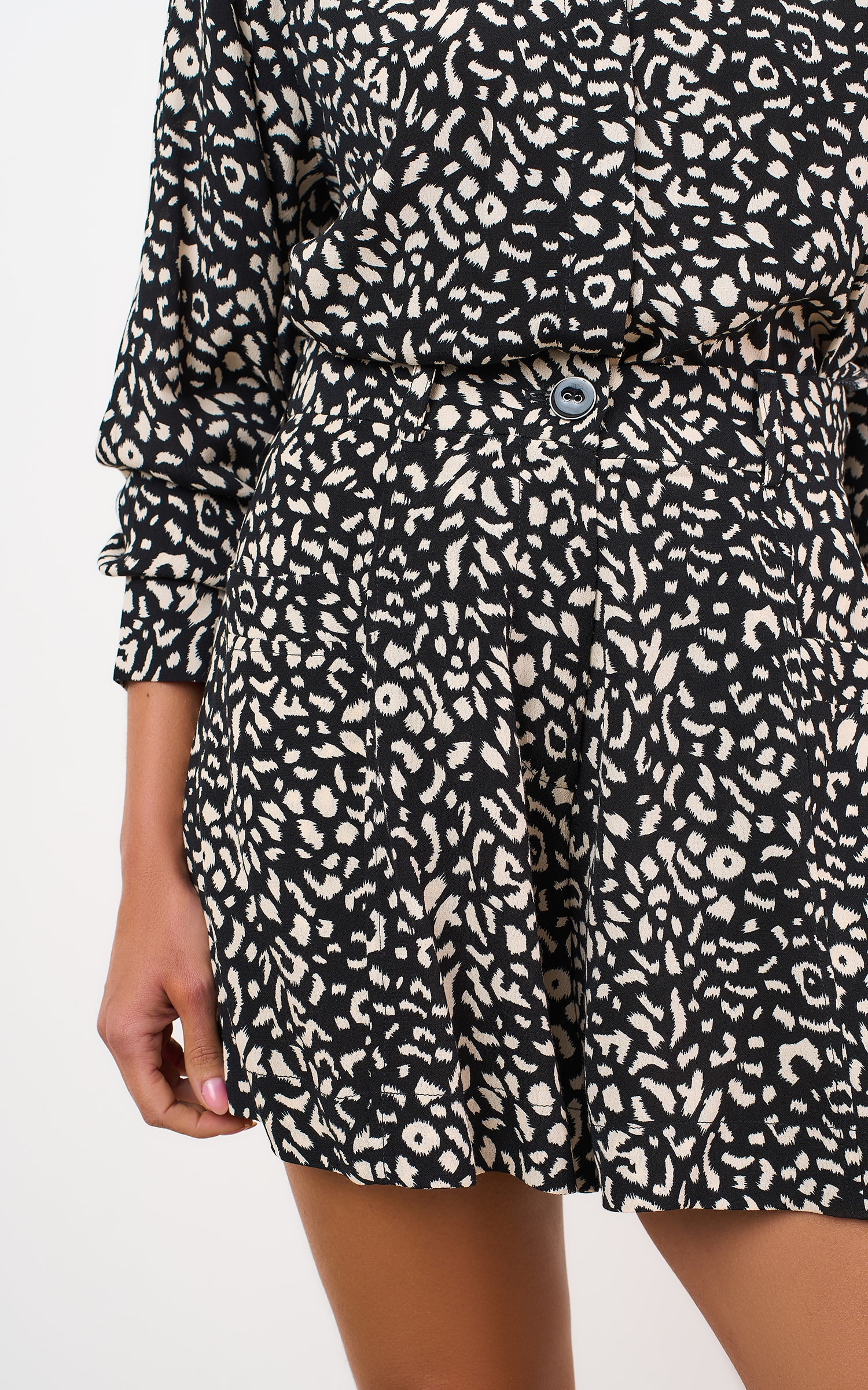 Short Curto Raffinato Preto