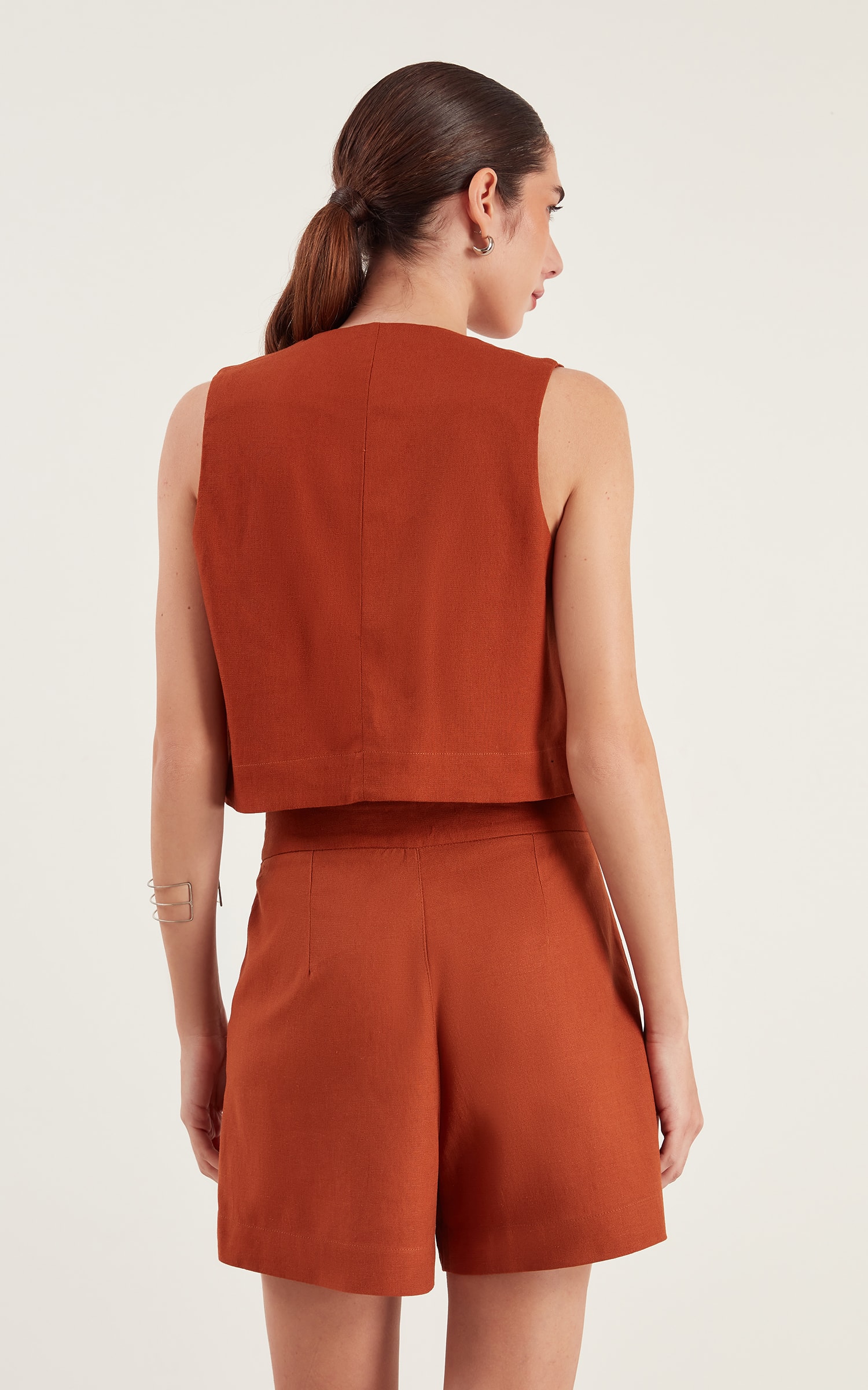 Short Encantar Detalhe Bolsos Caramelo