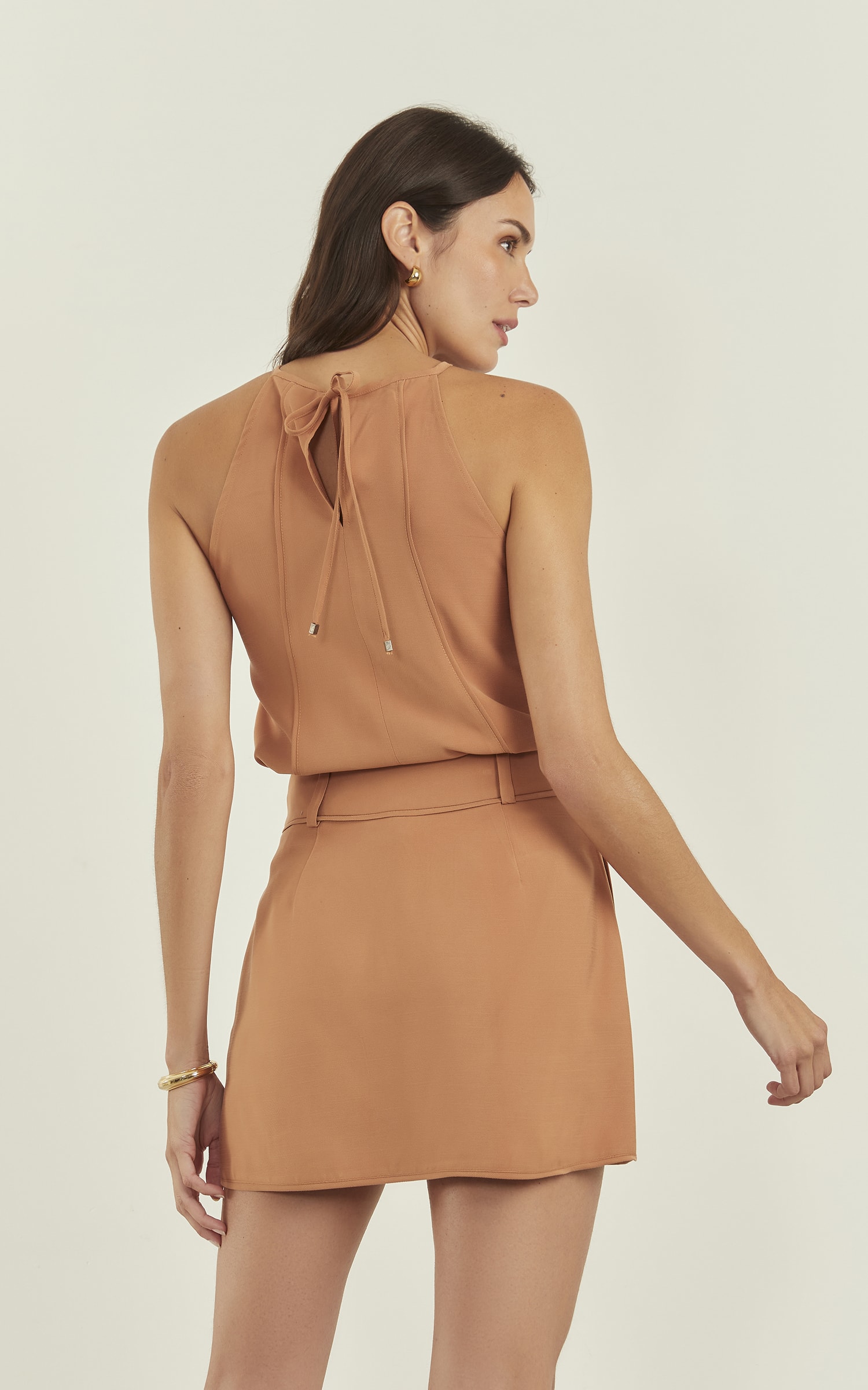 Short Saia Peach Recortes Amêndoa