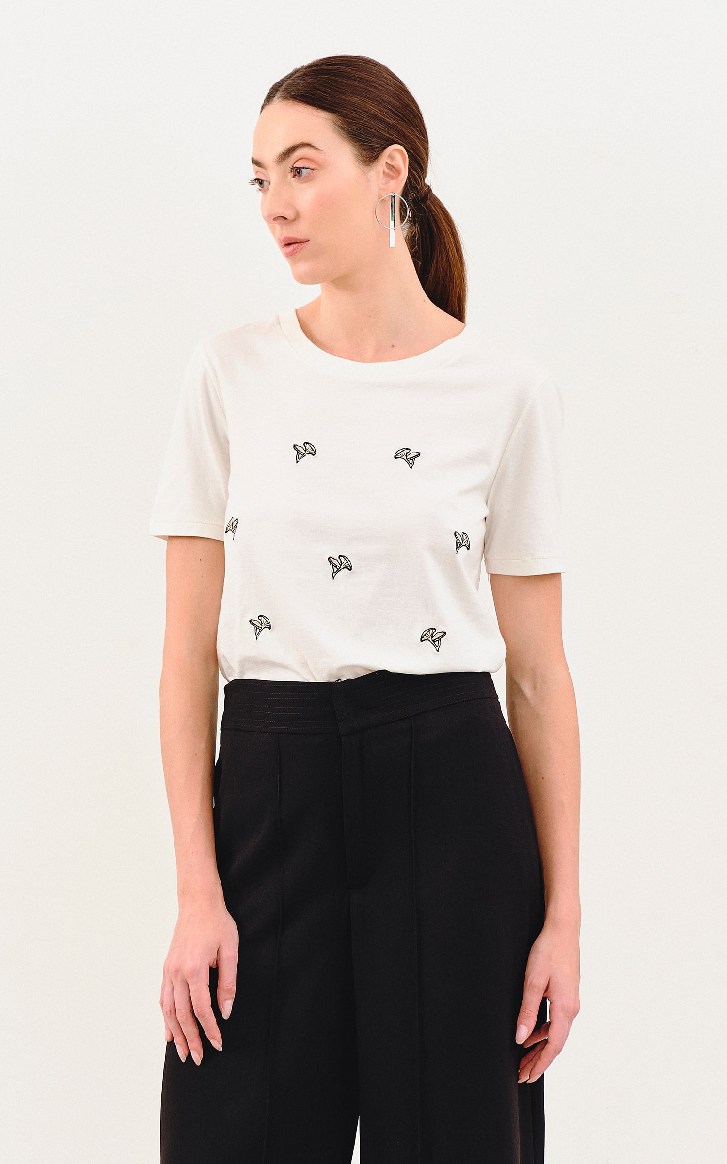 T-Shirt Bordada Cogumelos Off White