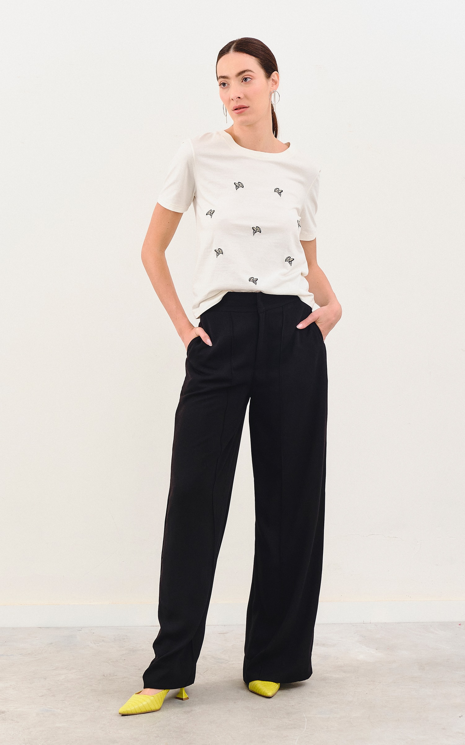 T-Shirt Bordada Cogumelos Off White