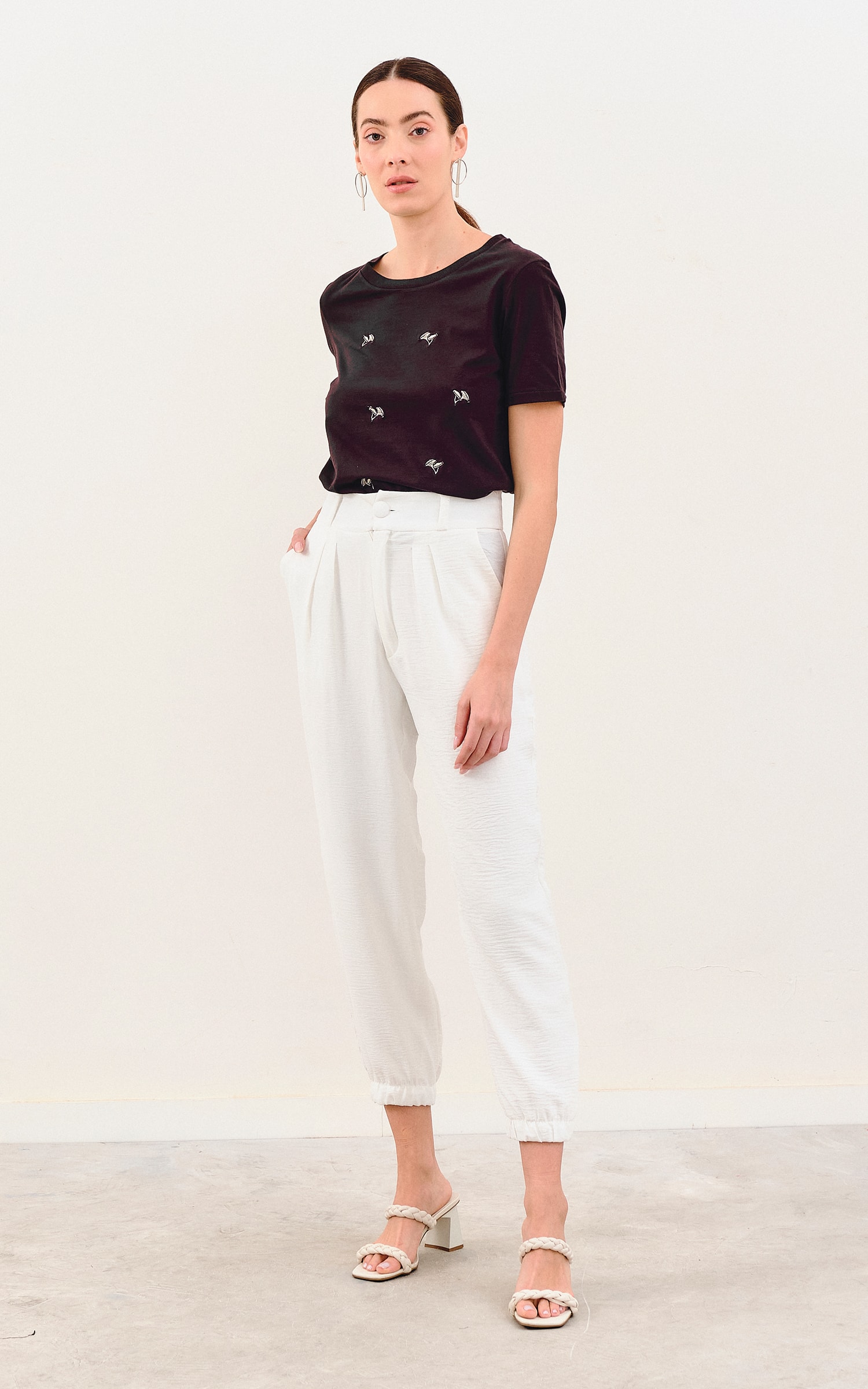 T-Shirt Bordada Cogumelos Preto