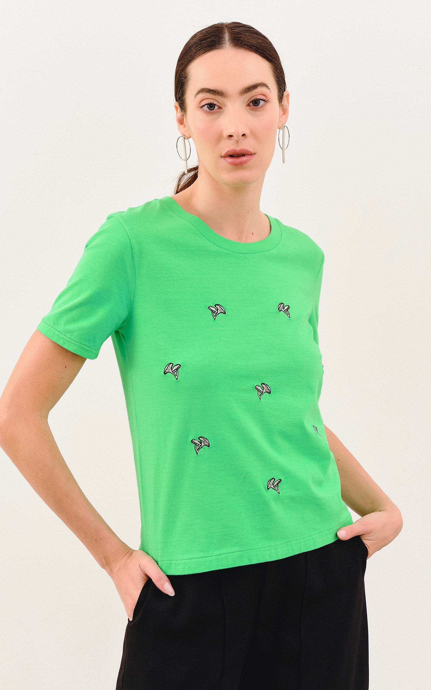 T-Shirt Bordada Cogumelos Verde
