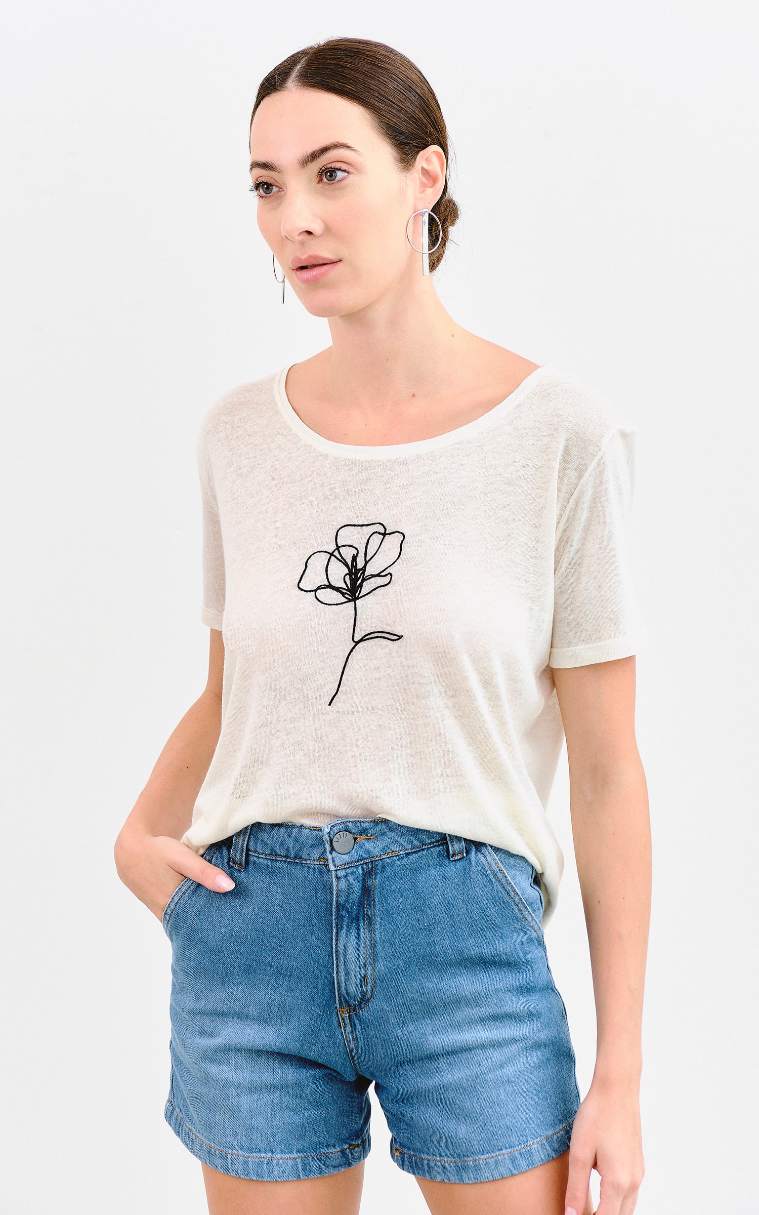 T-Shirt Bordada Florescer Off White