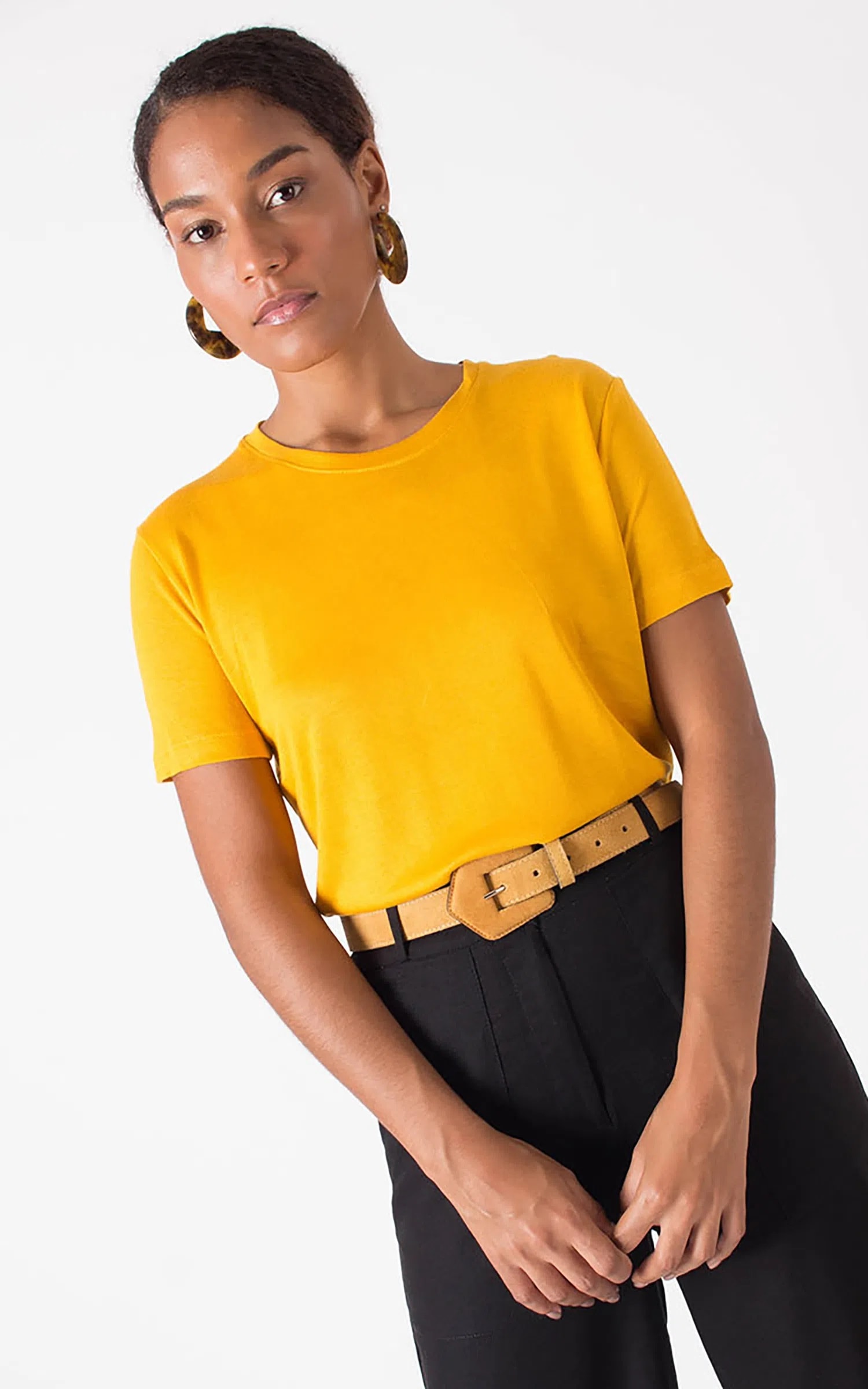 T-Shirt Gola Redonda Mostarda