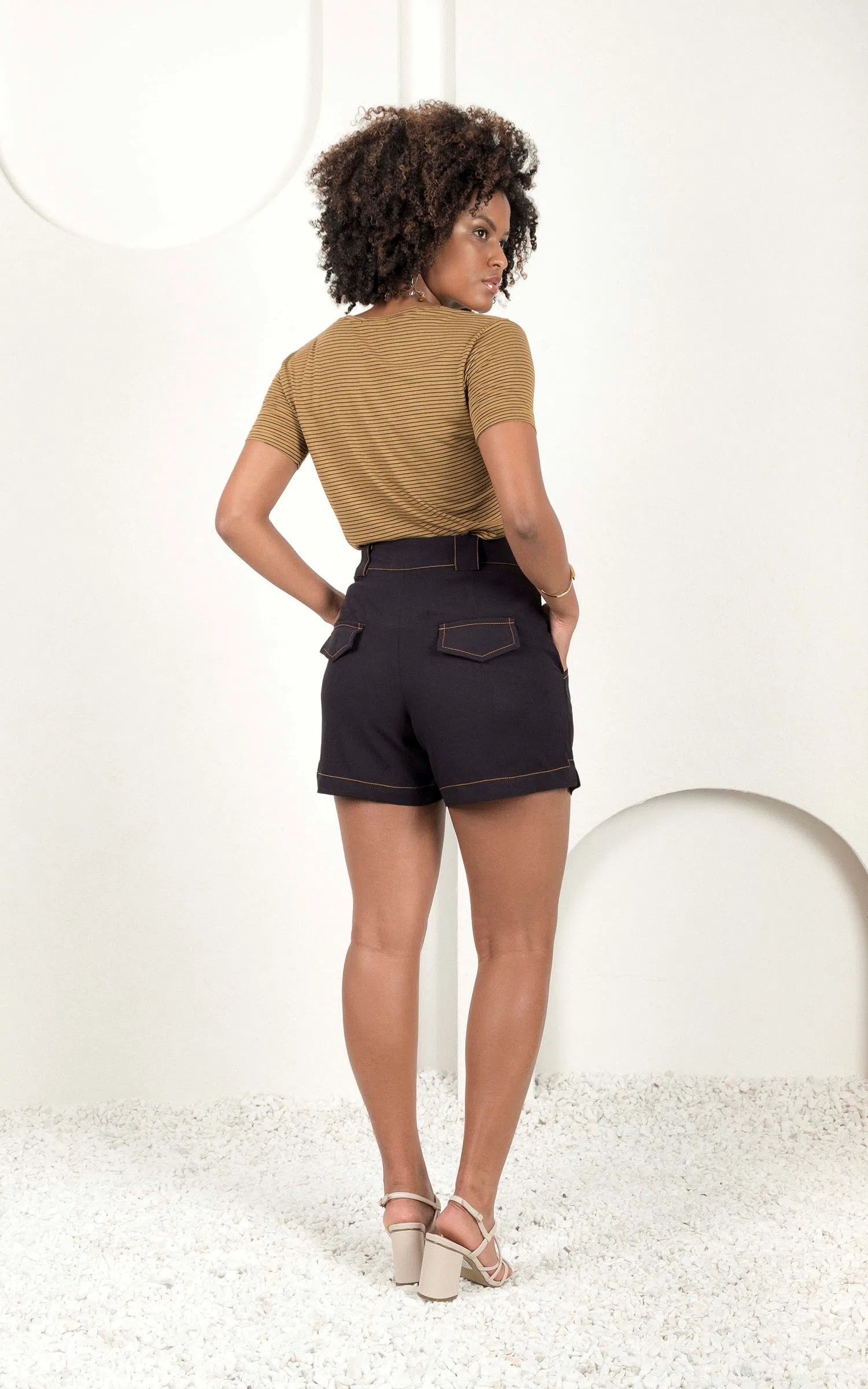 T-Shirt Listra Bolso Caramelo