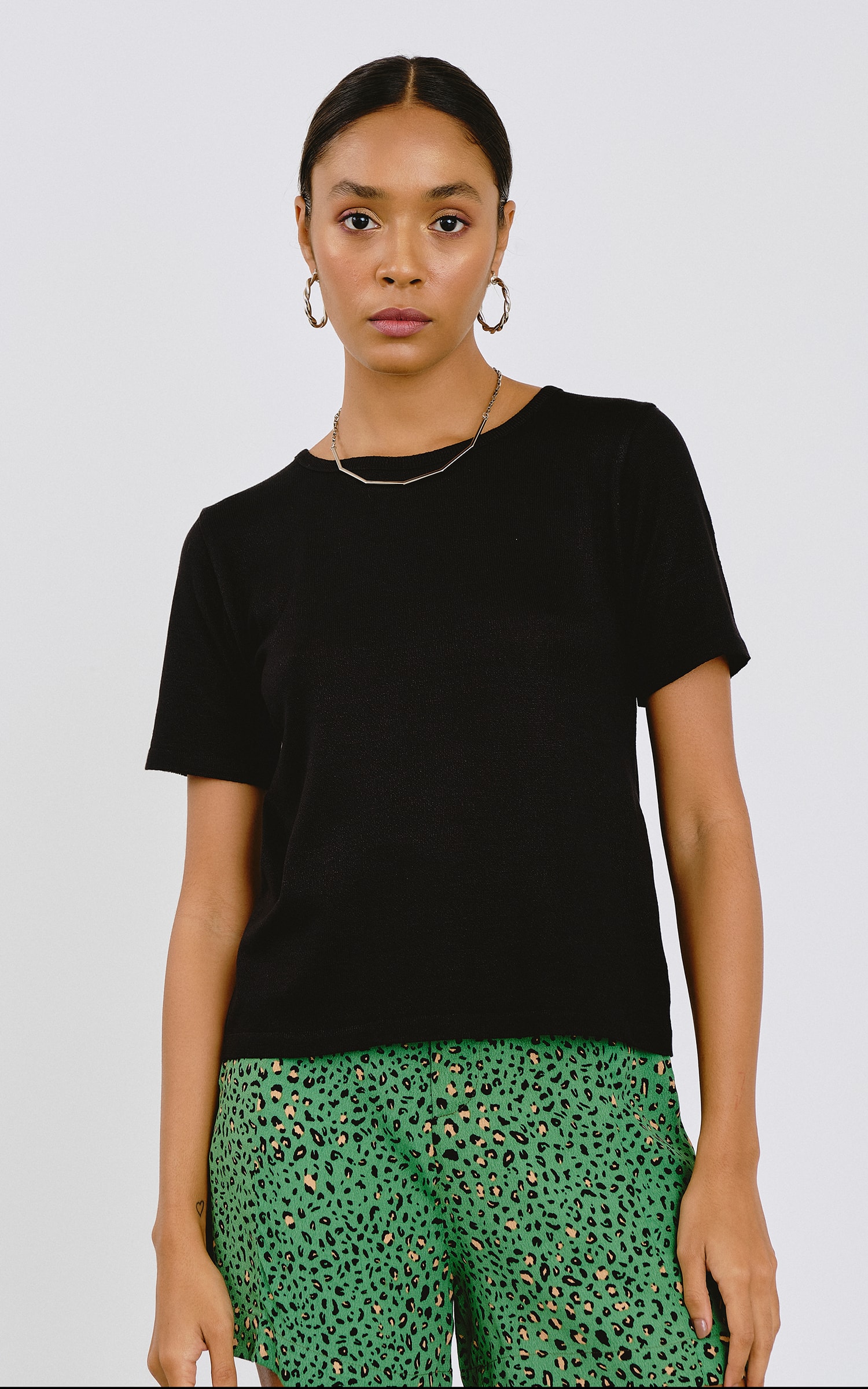 T-Shirt Tricot Decote Redondo Preto