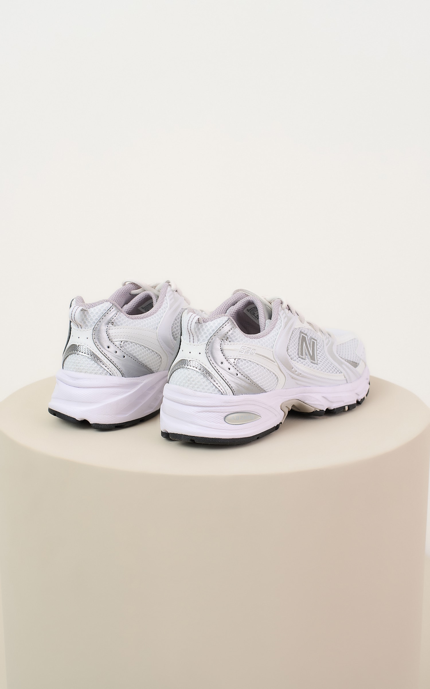 Tenis Nb 530 Branco/Prata