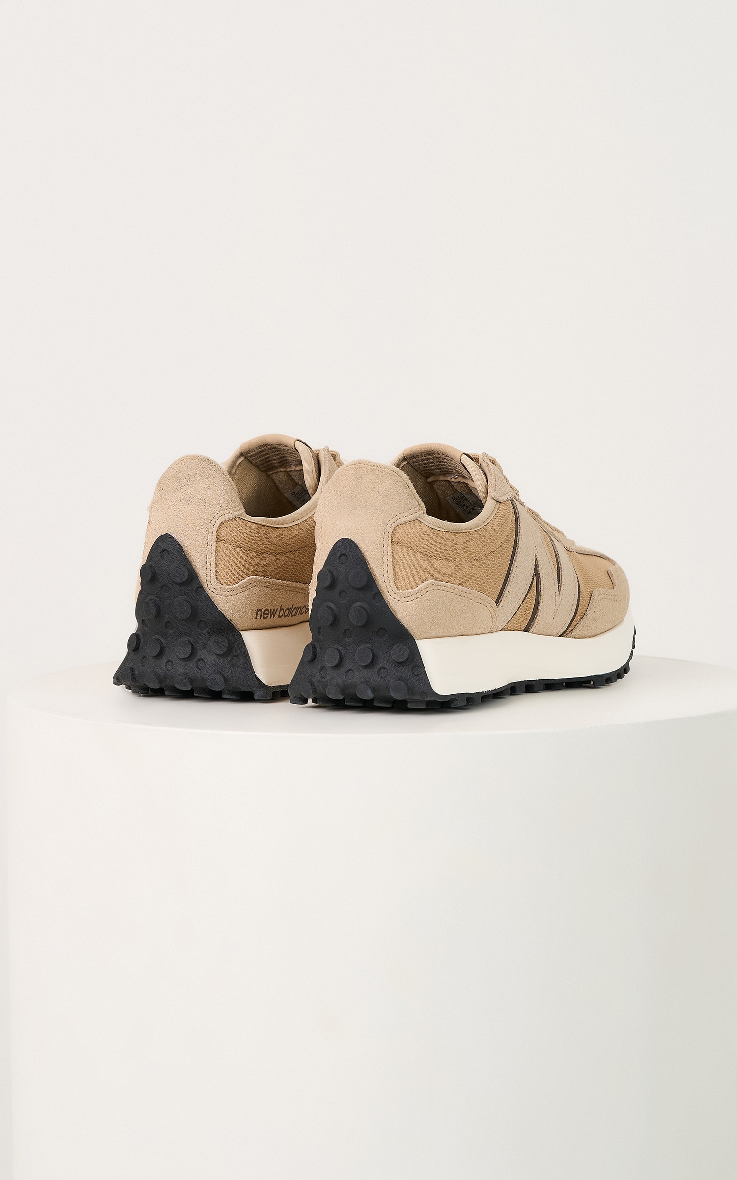 Tenis New Balance 327 Nude