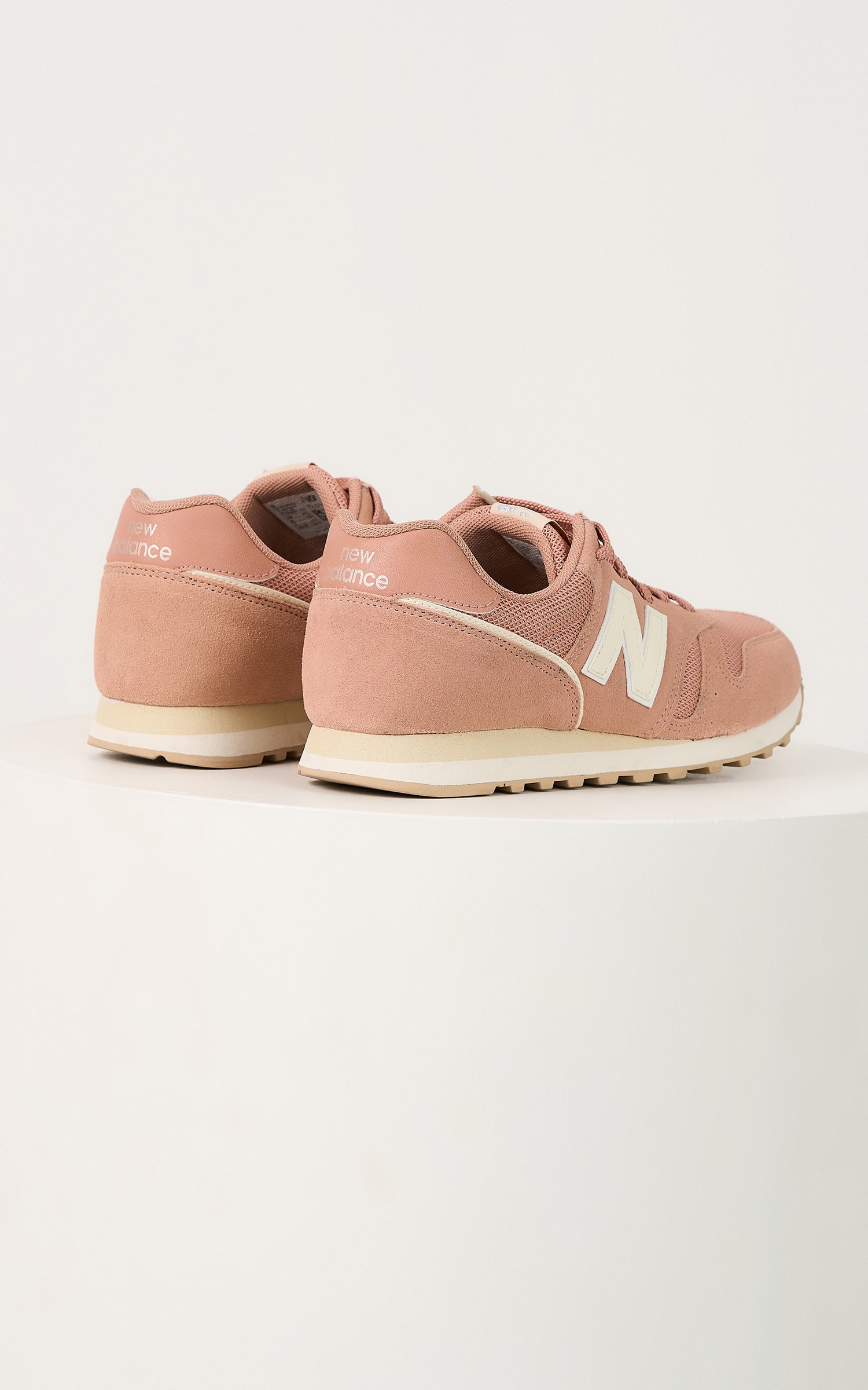 Tenis New Balance 373 Classico Nude